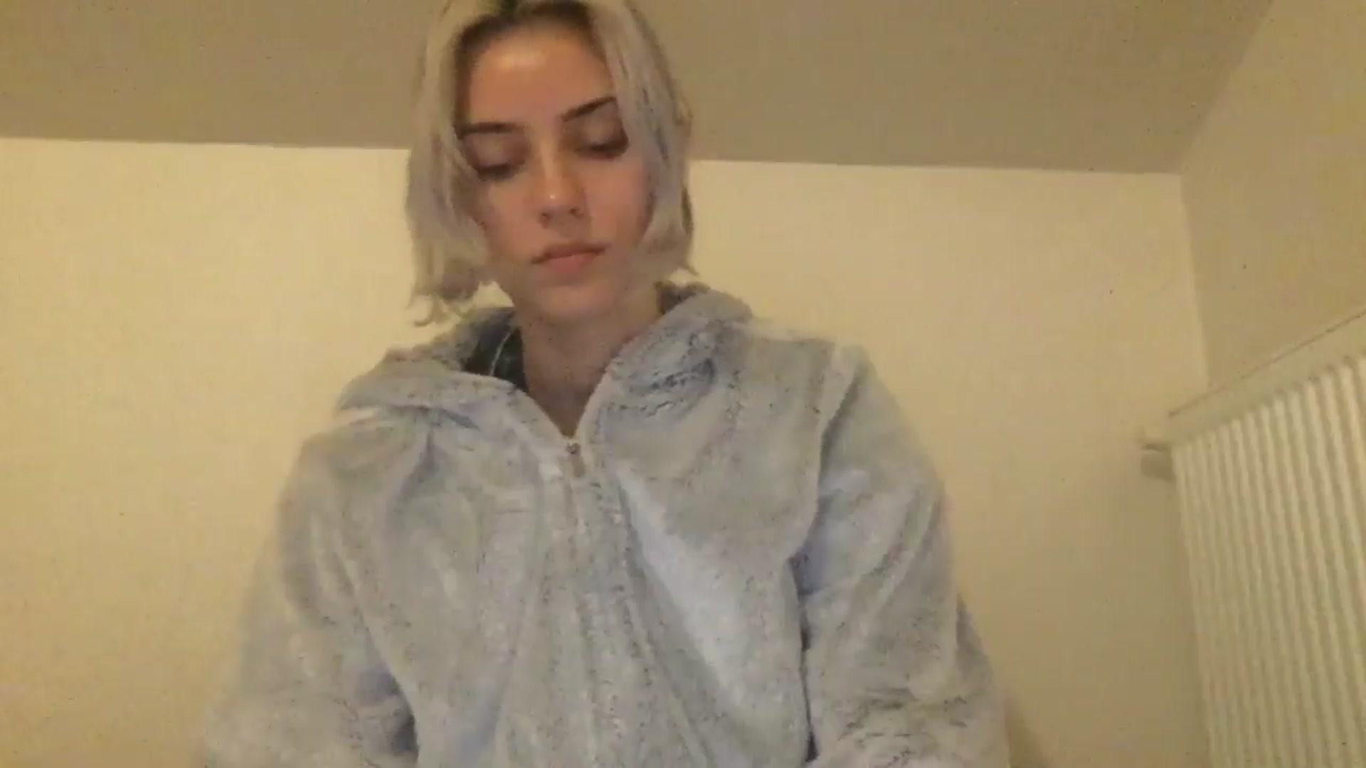 Gallery image thumbnail from LLuckyGirl's myfreecams stream on, 06/24/2024, 23:32 image 9 of 20