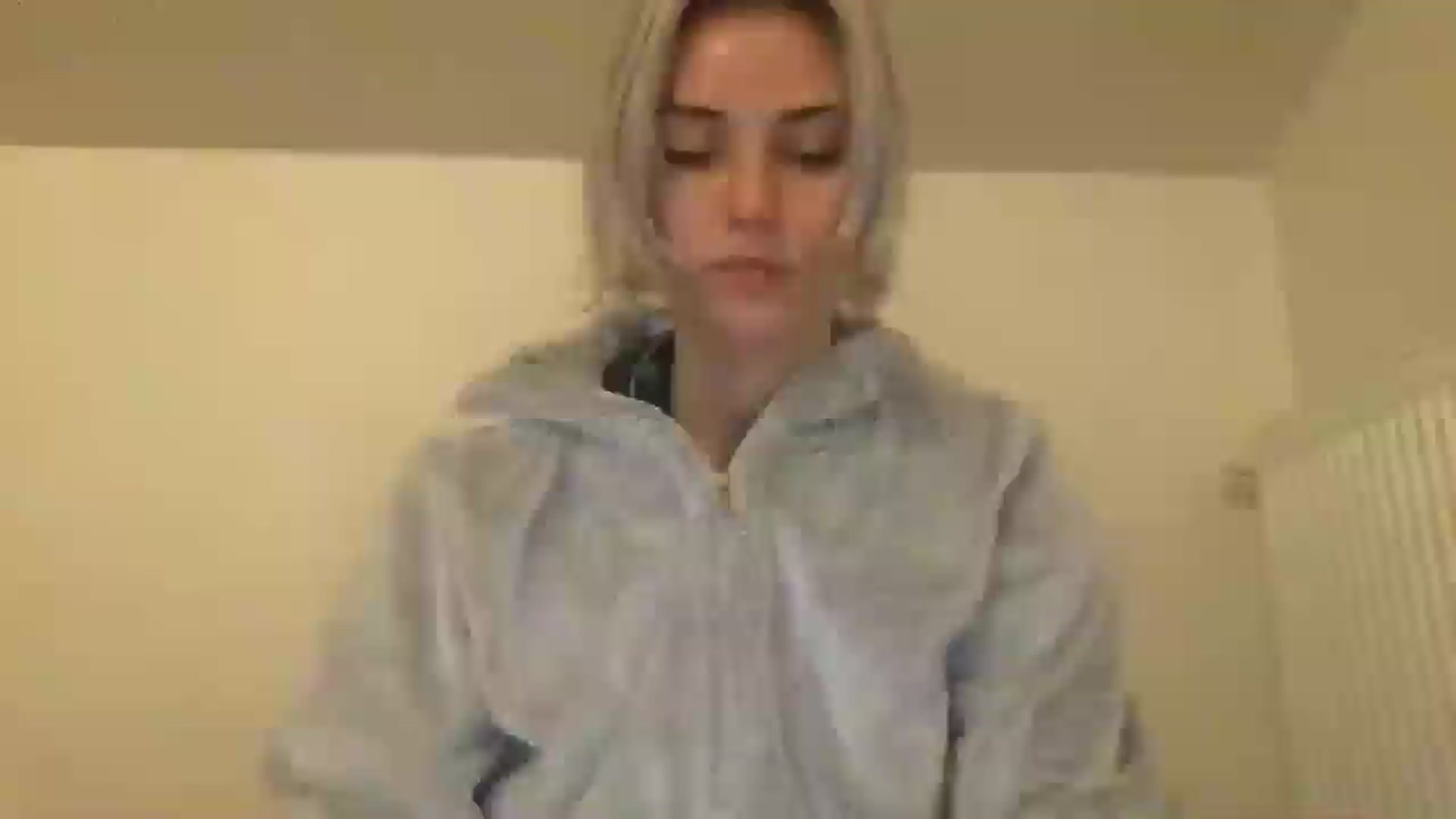 Gallery image thumbnail from LLuckyGirl's myfreecams stream on, 06/24/2024, 23:32 image 3 of 20