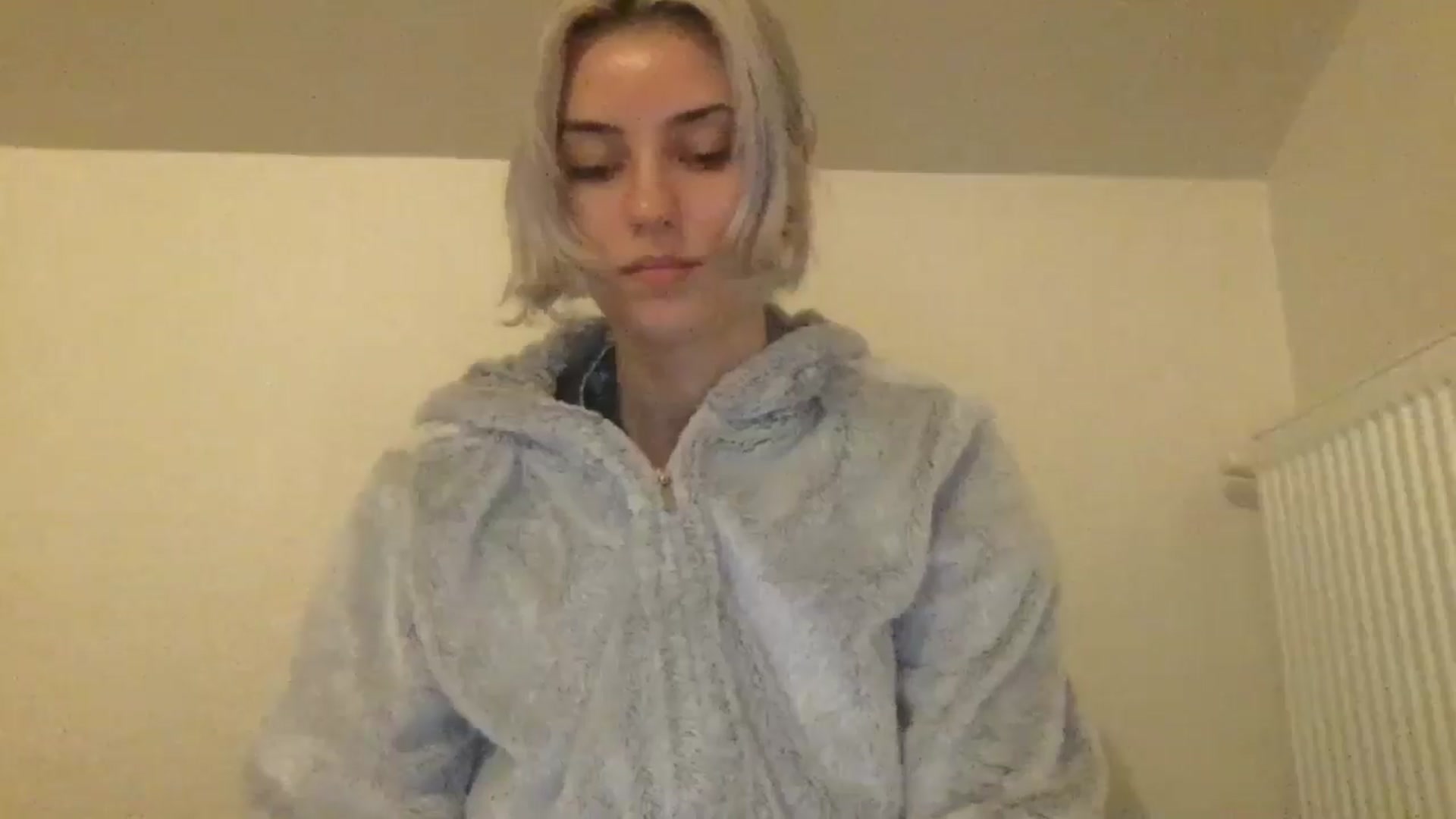 Gallery image thumbnail from LLuckyGirl's myfreecams stream on, 06/24/2024, 23:32 image 5 of 20