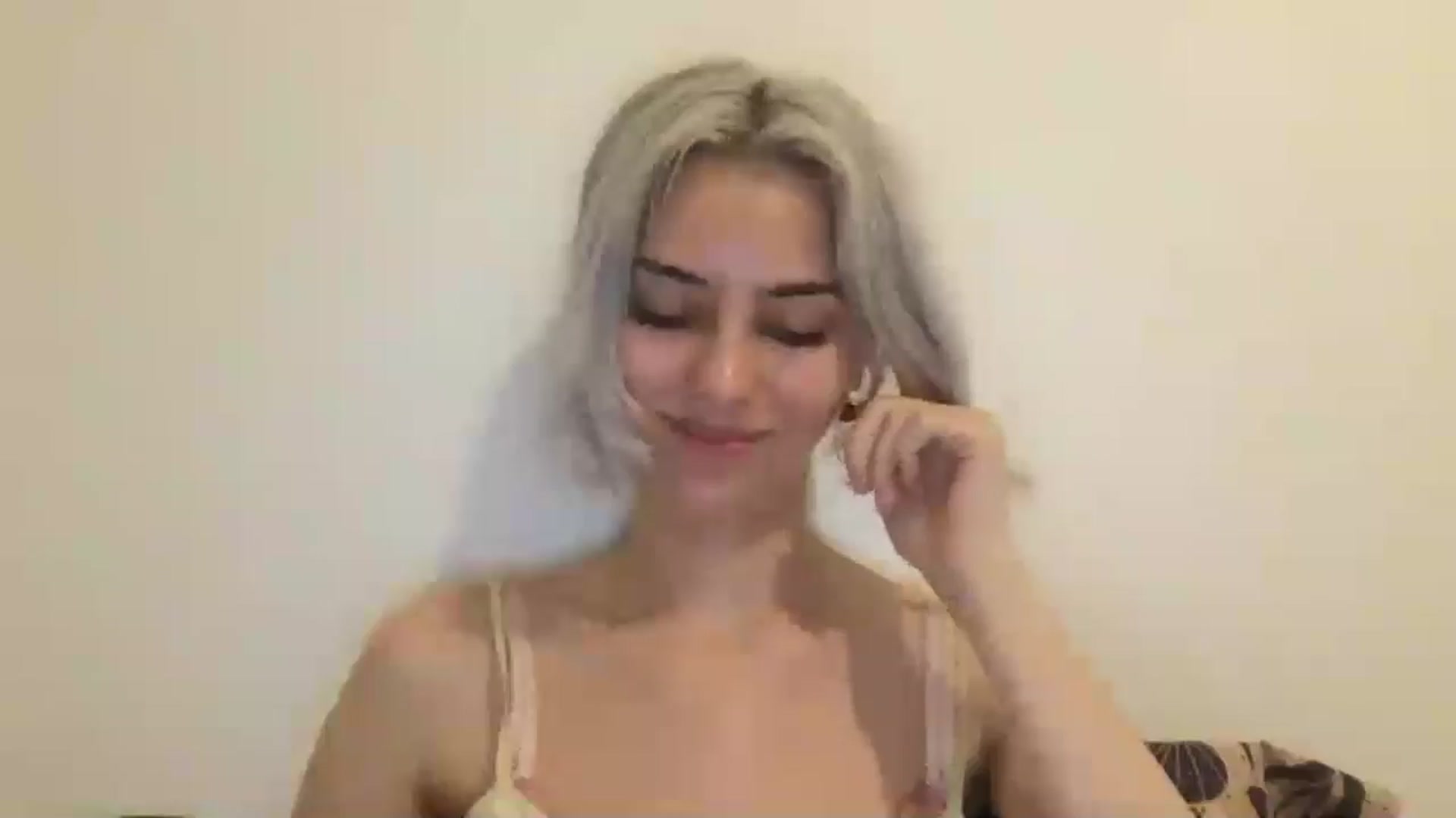 Gallery image thumbnail from LLuckyGirl's myfreecams stream on, 08/26/2024, 24:37 image 16 of 20