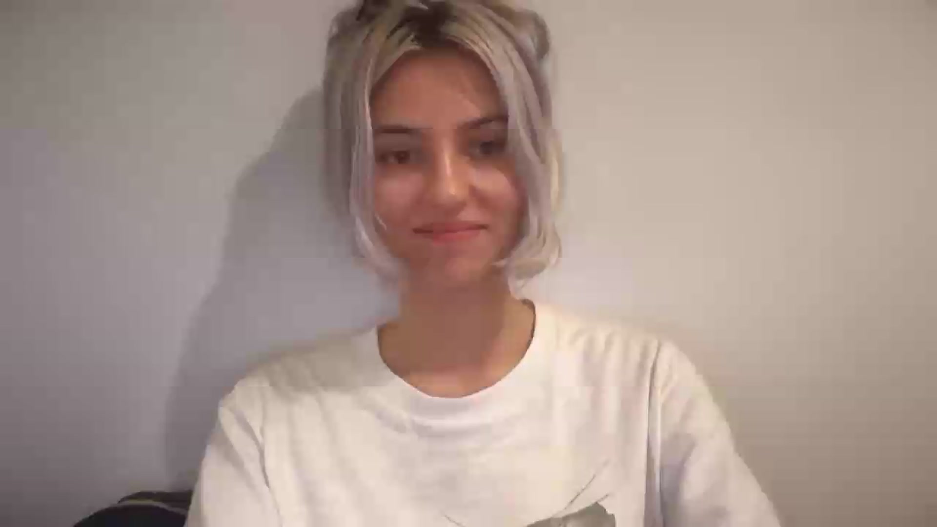 Gallery image thumbnail from LLuckyGirl's myfreecams stream on, 08/23/2026, 17:05 image 16 of 20
