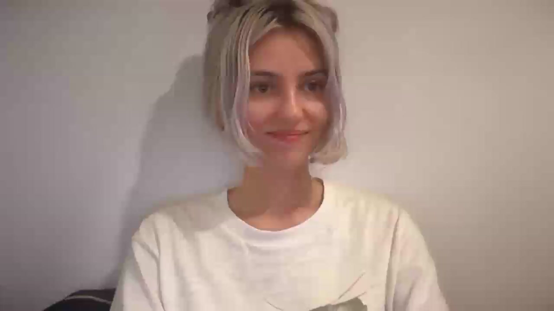 Gallery image thumbnail from LLuckyGirl's myfreecams stream on, 08/23/2026, 17:05 image 19 of 20