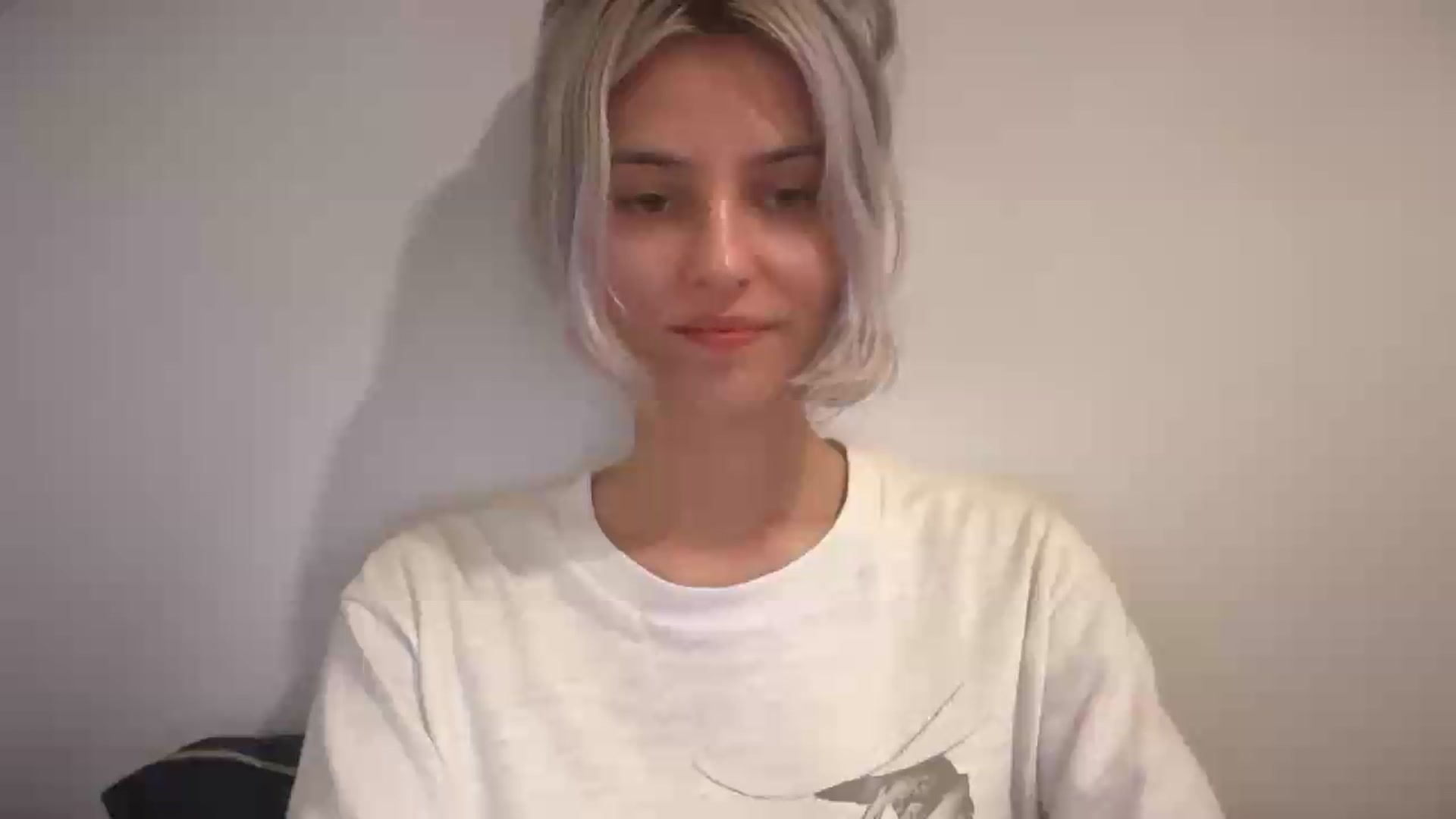 Gallery image thumbnail from LLuckyGirl's myfreecams stream on, 08/23/2026, 17:05 image 17 of 20