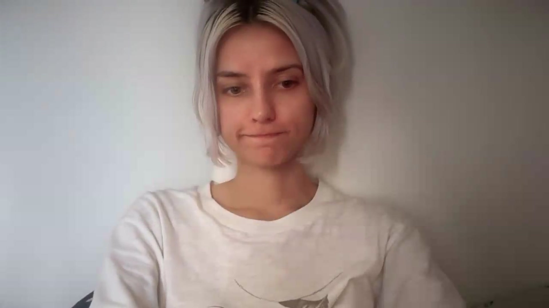 Gallery image thumbnail from LLuckyGirl's myfreecams stream on, 08/25/2026, 14:49 image 15 of 20