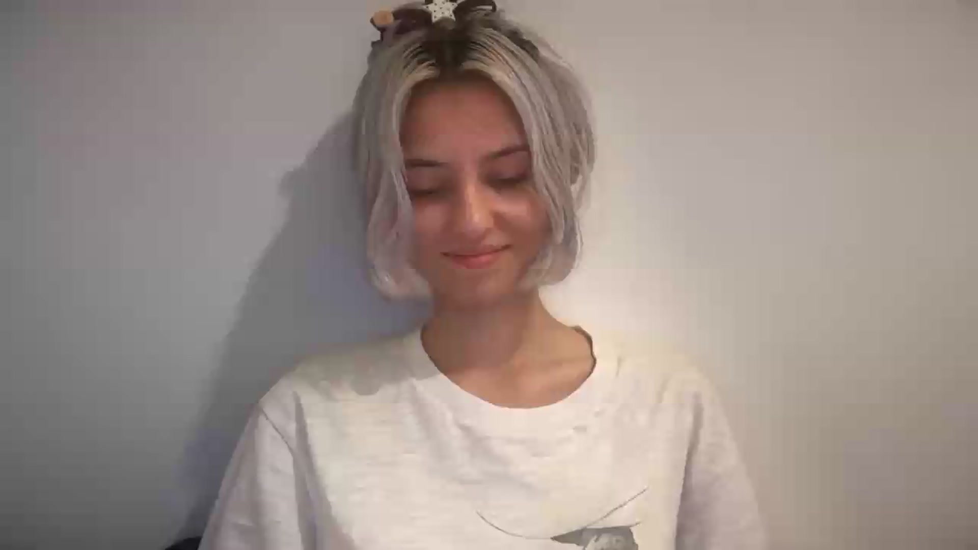 Gallery image thumbnail from LLuckyGirl's myfreecams stream on, 08/27/2026, 15:21 image 2 of 20