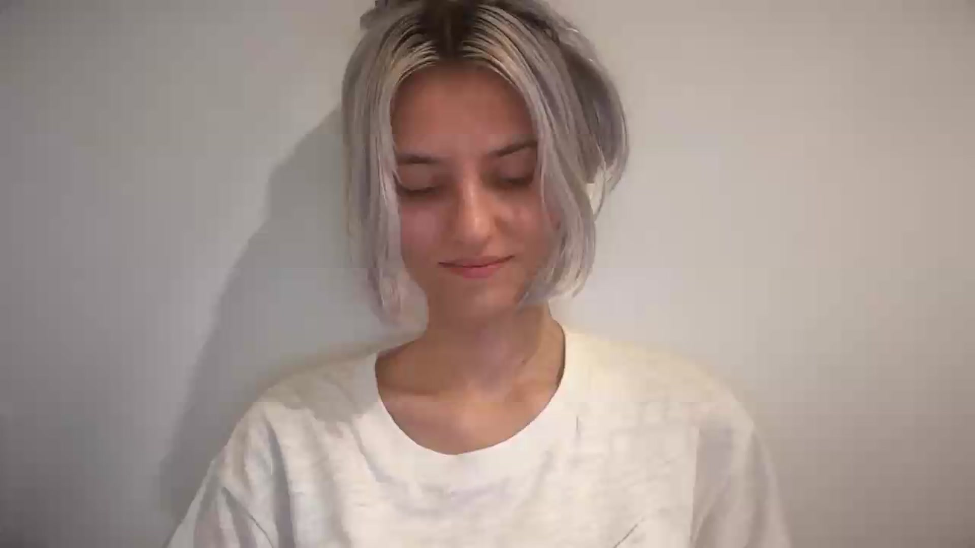Gallery image thumbnail from LLuckyGirl's myfreecams stream on, 08/27/2026, 17:40 image 3 of 20