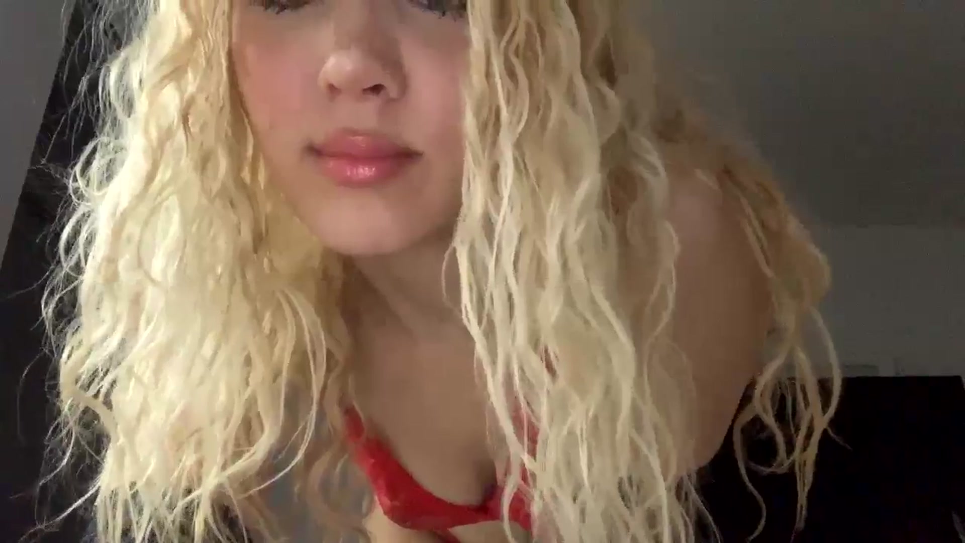 Gallery image thumbnail from LOLABUNNY0's myfreecams stream on, 10/18/2024, 08:34 image 18 of 20