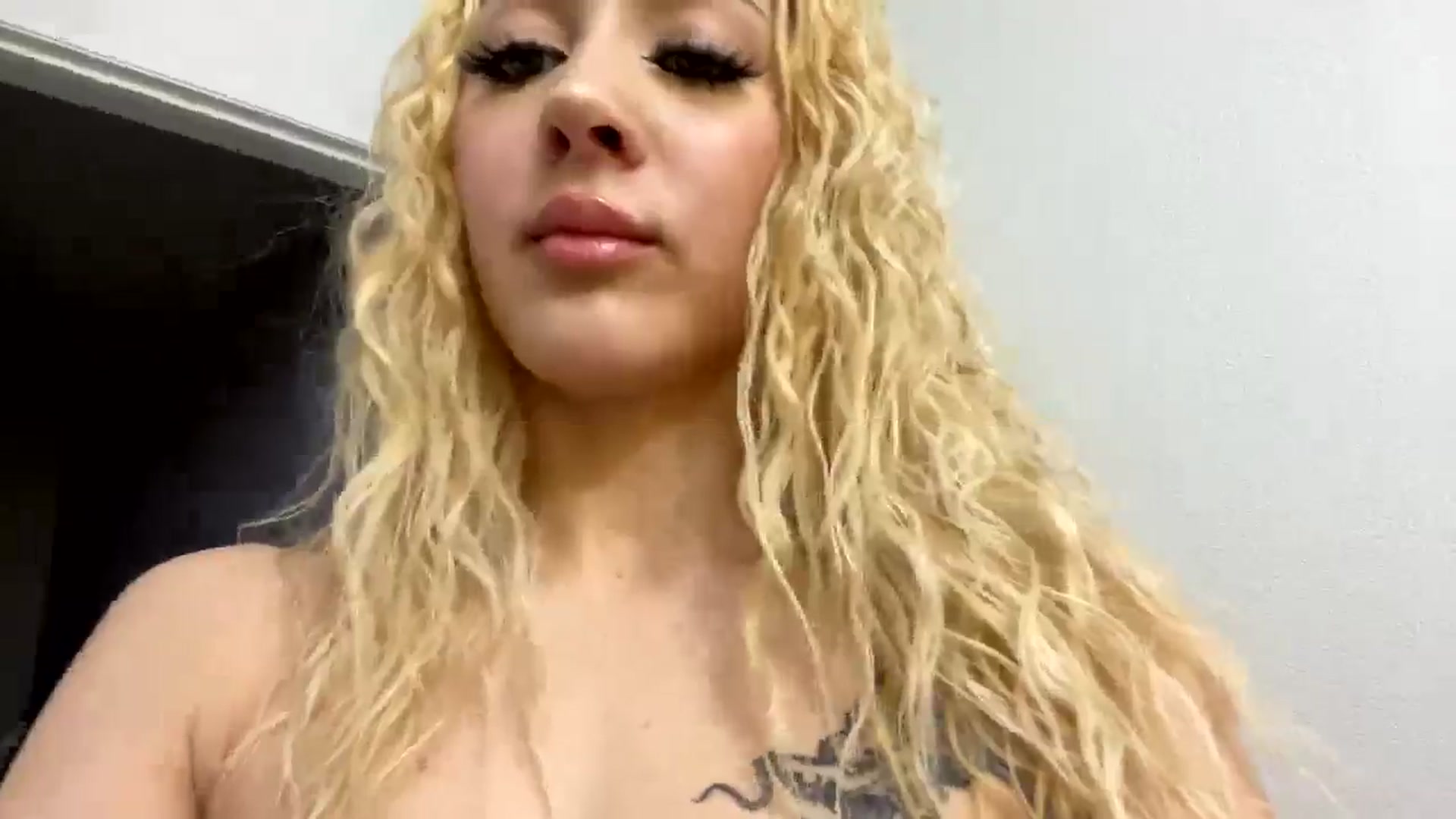 Gallery image thumbnail from LOLABUNNY0's myfreecams stream on, 12/30/2024, 09:51 image 20 of 20