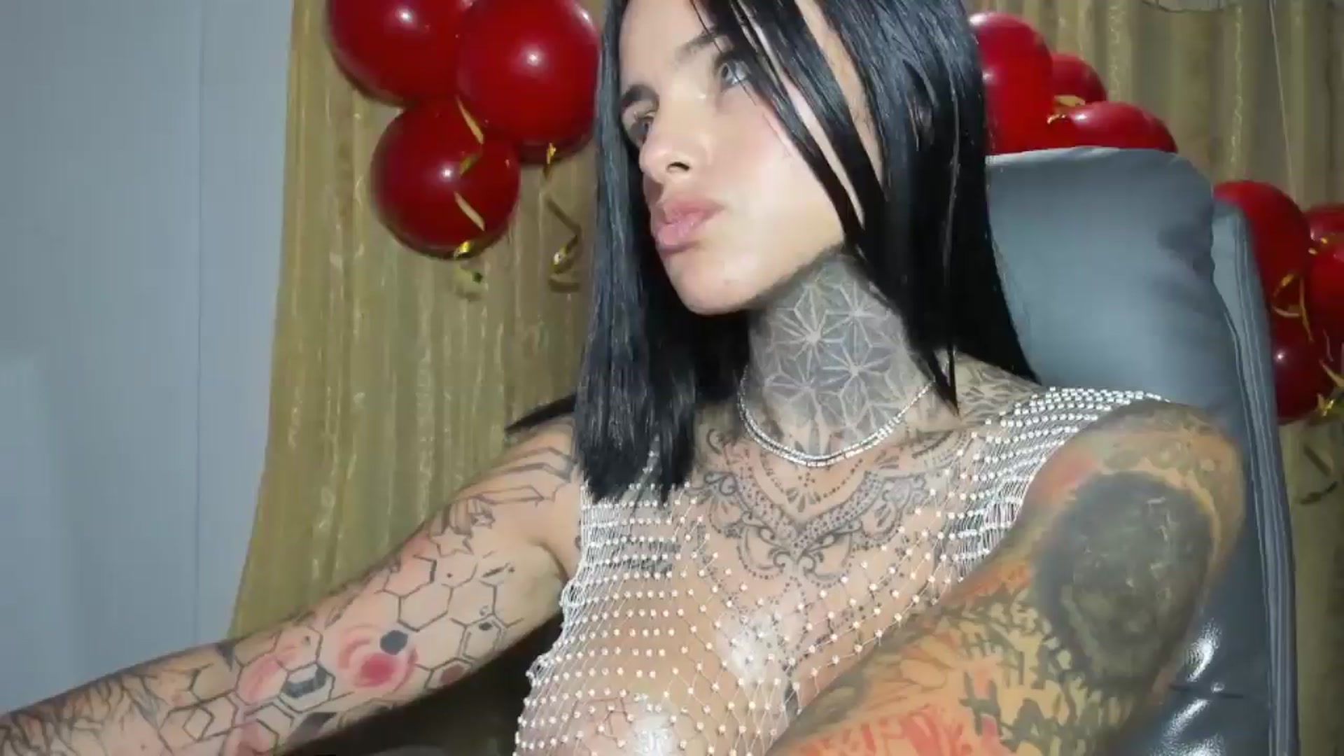 Gallery image thumbnail from LORETTA_1's myfreecams stream on, 09/19/2025, 08:32 image 11 of 20