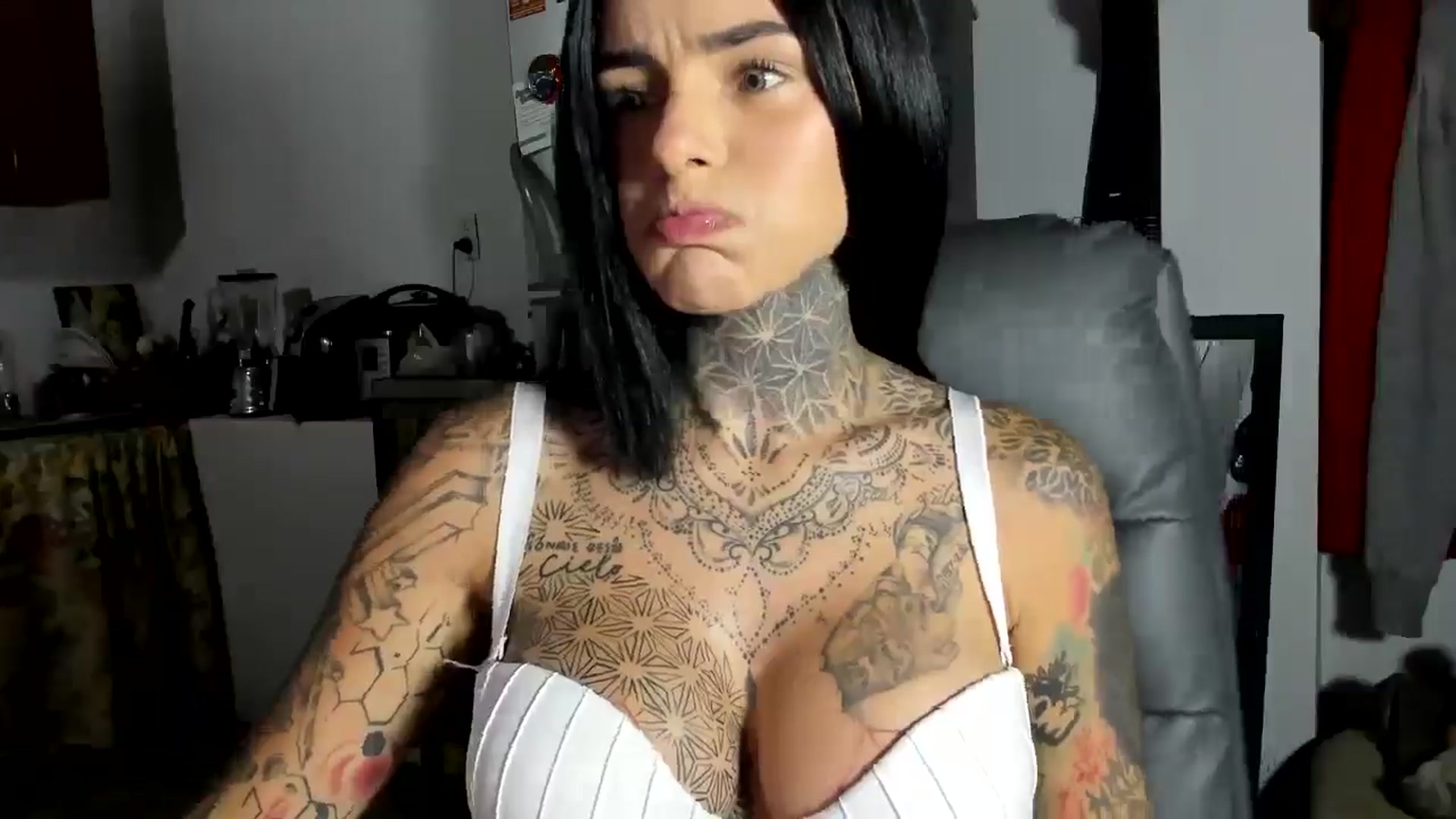 Gallery image thumbnail from LORETTA_1's myfreecams stream on, 10/10/2025, 06:10 image 2 of 20