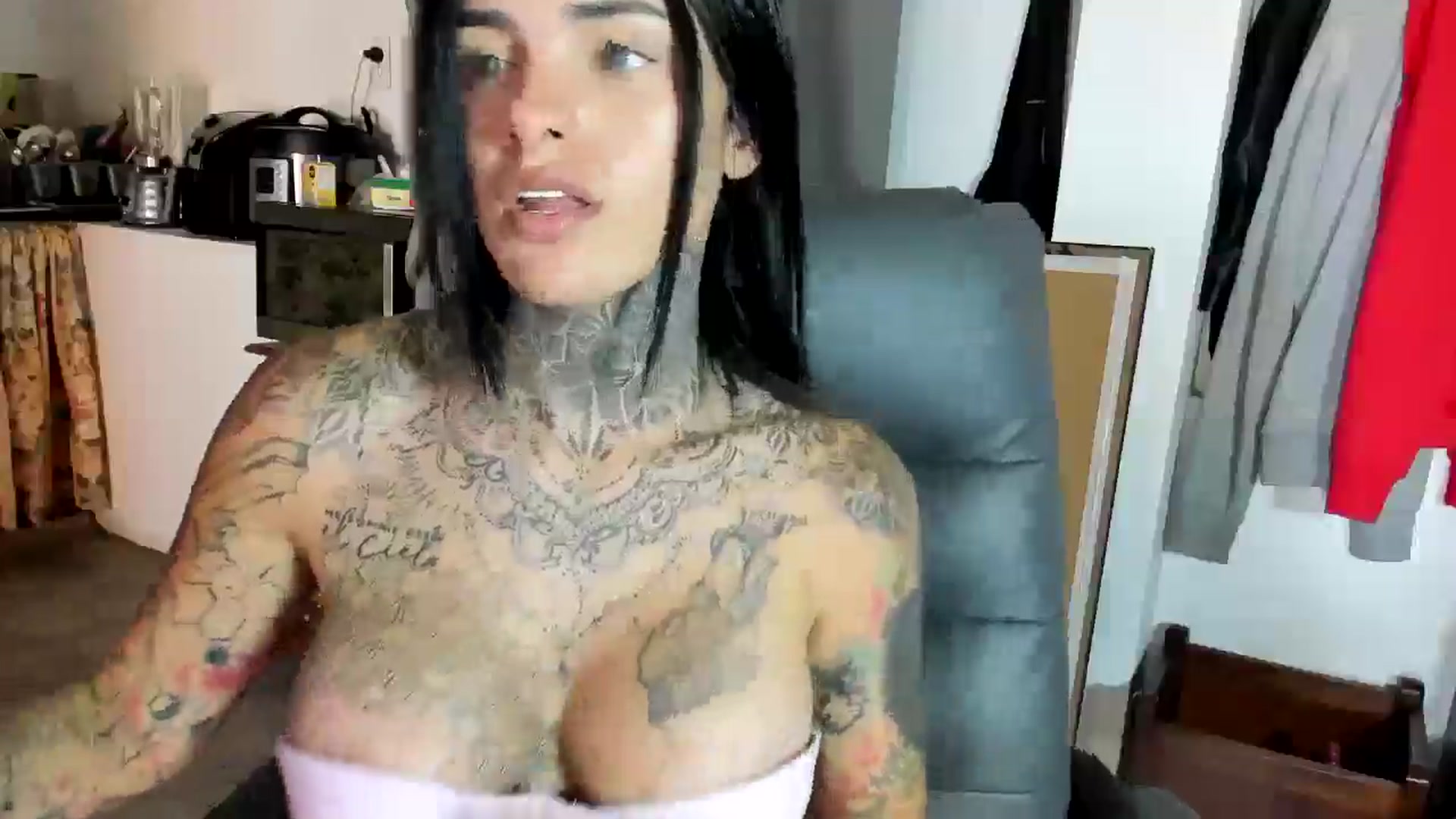 Gallery image thumbnail from LORETTA_1's myfreecams stream on, 10/16/2025, 19:59 image 10 of 20