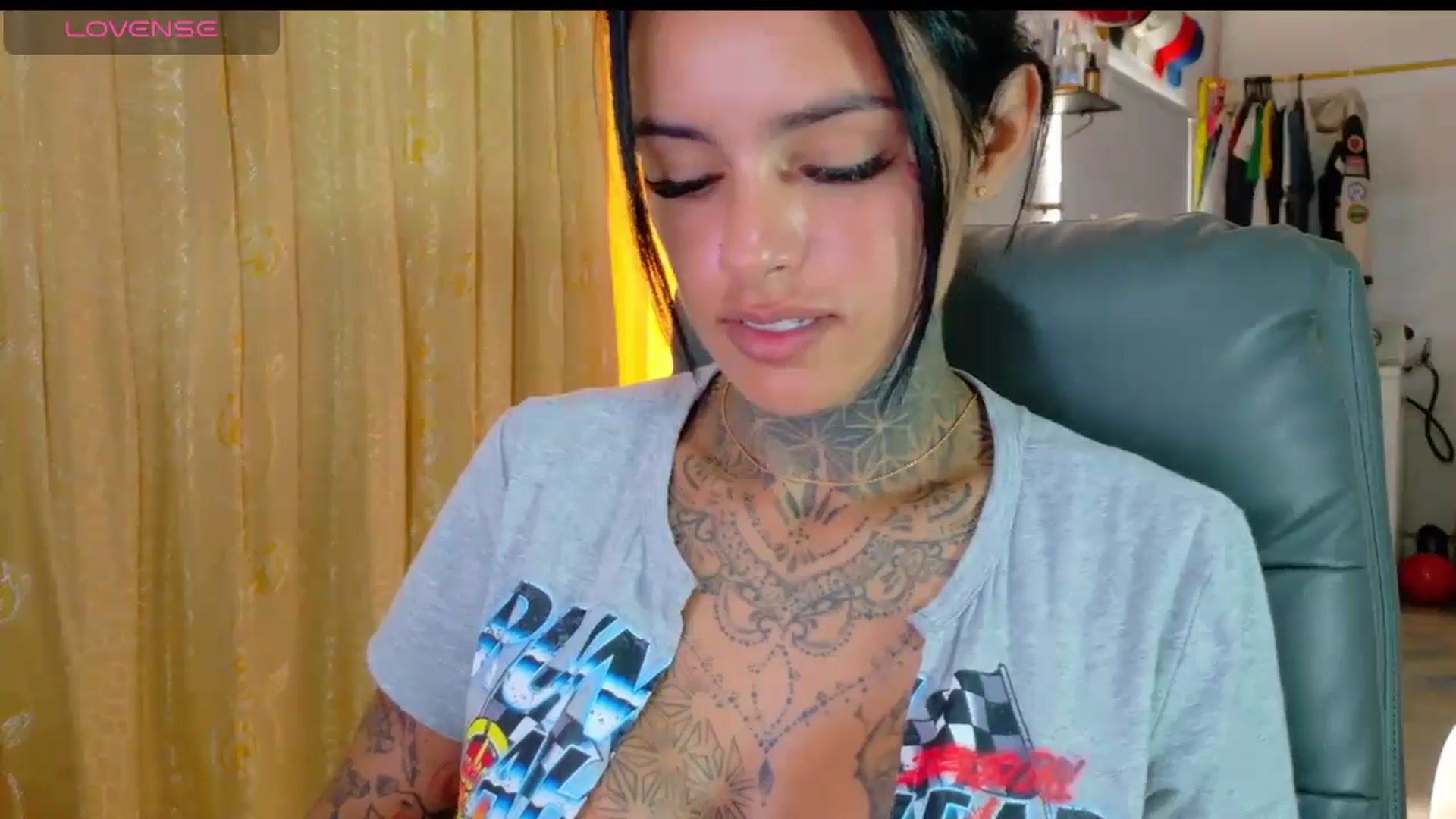Gallery image thumbnail from LORETTA_1's myfreecams stream on, 04/11/2026, 16:19 image 3 of 20