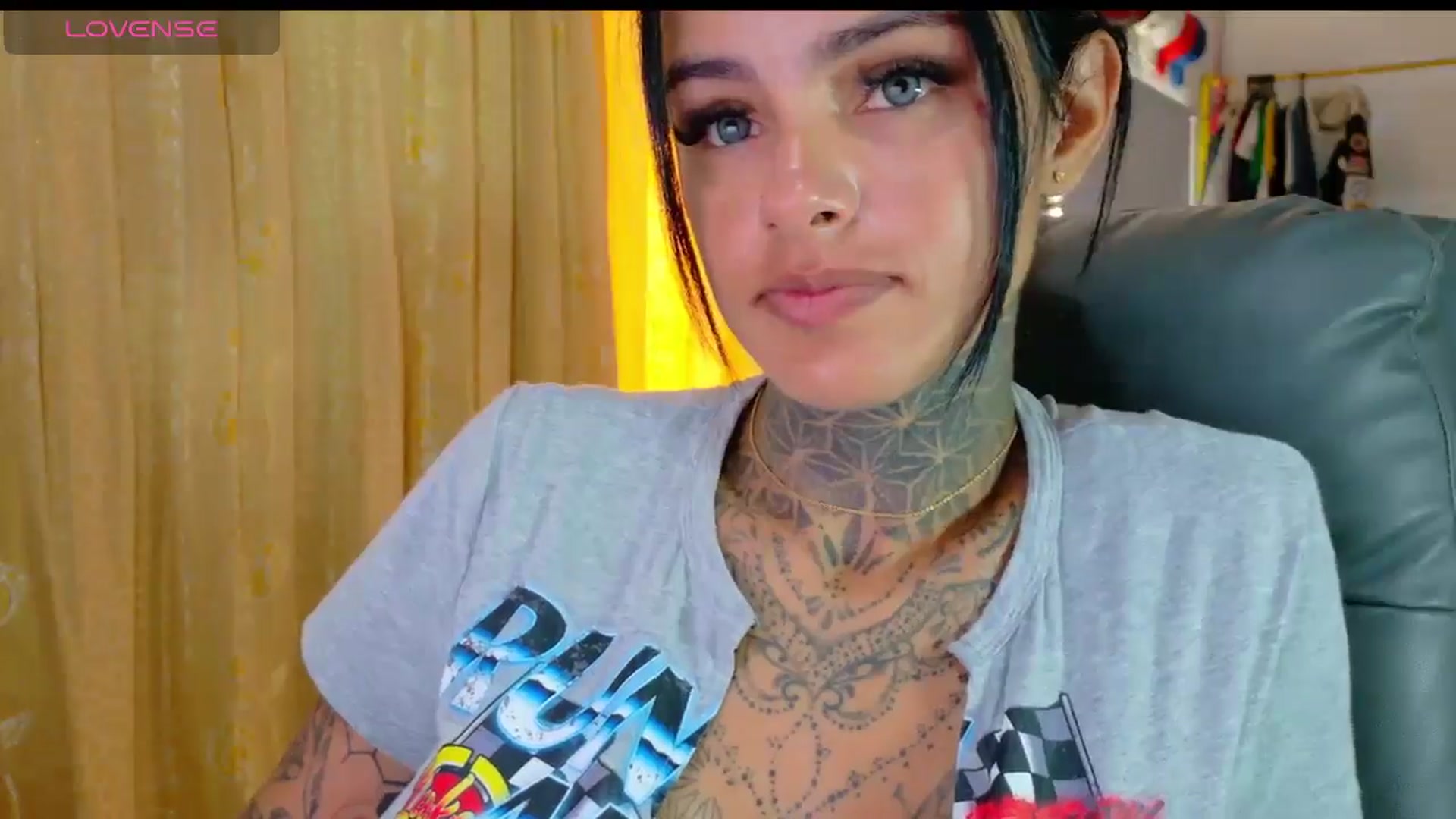 Gallery image thumbnail from LORETTA_1's myfreecams stream on, 04/11/2026, 16:19 image 2 of 20