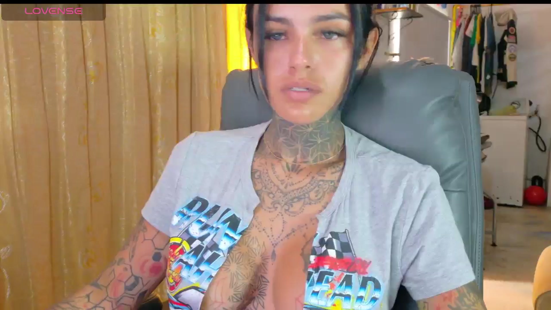 Gallery image thumbnail from LORETTA_1's myfreecams stream on, 04/11/2026, 16:19 image 15 of 20