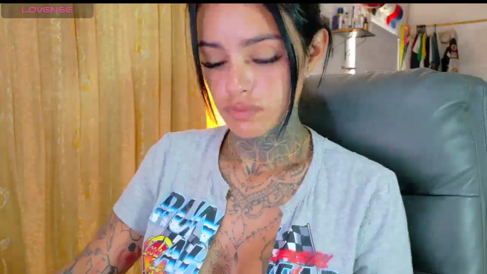 Gallery image thumbnail from LORETTA_1's myfreecams stream on, 04/11/2026, 16:19 image 5 of 20