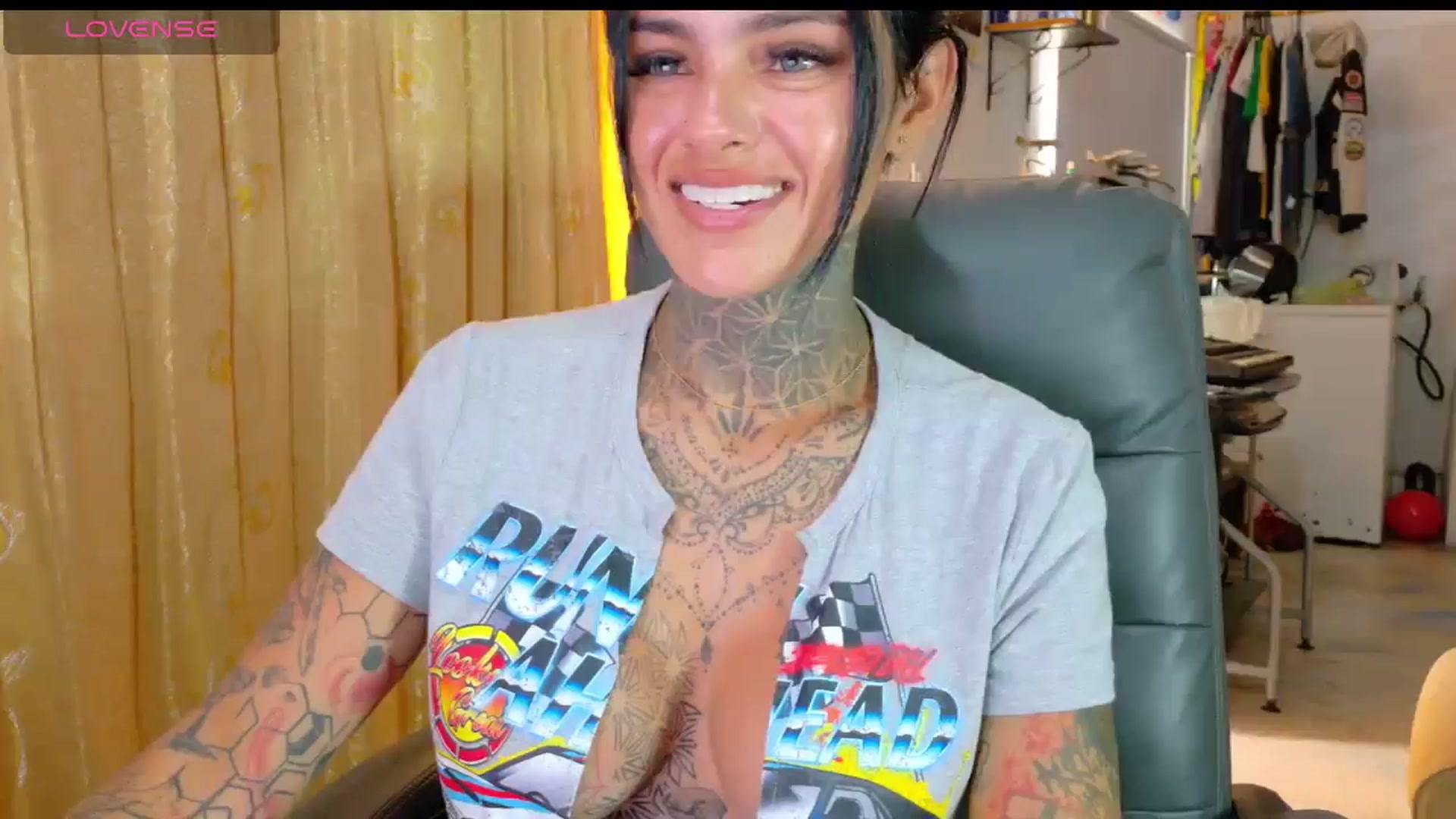 Gallery image thumbnail from LORETTA_1's myfreecams stream on, 04/11/2026, 16:19 image 19 of 20