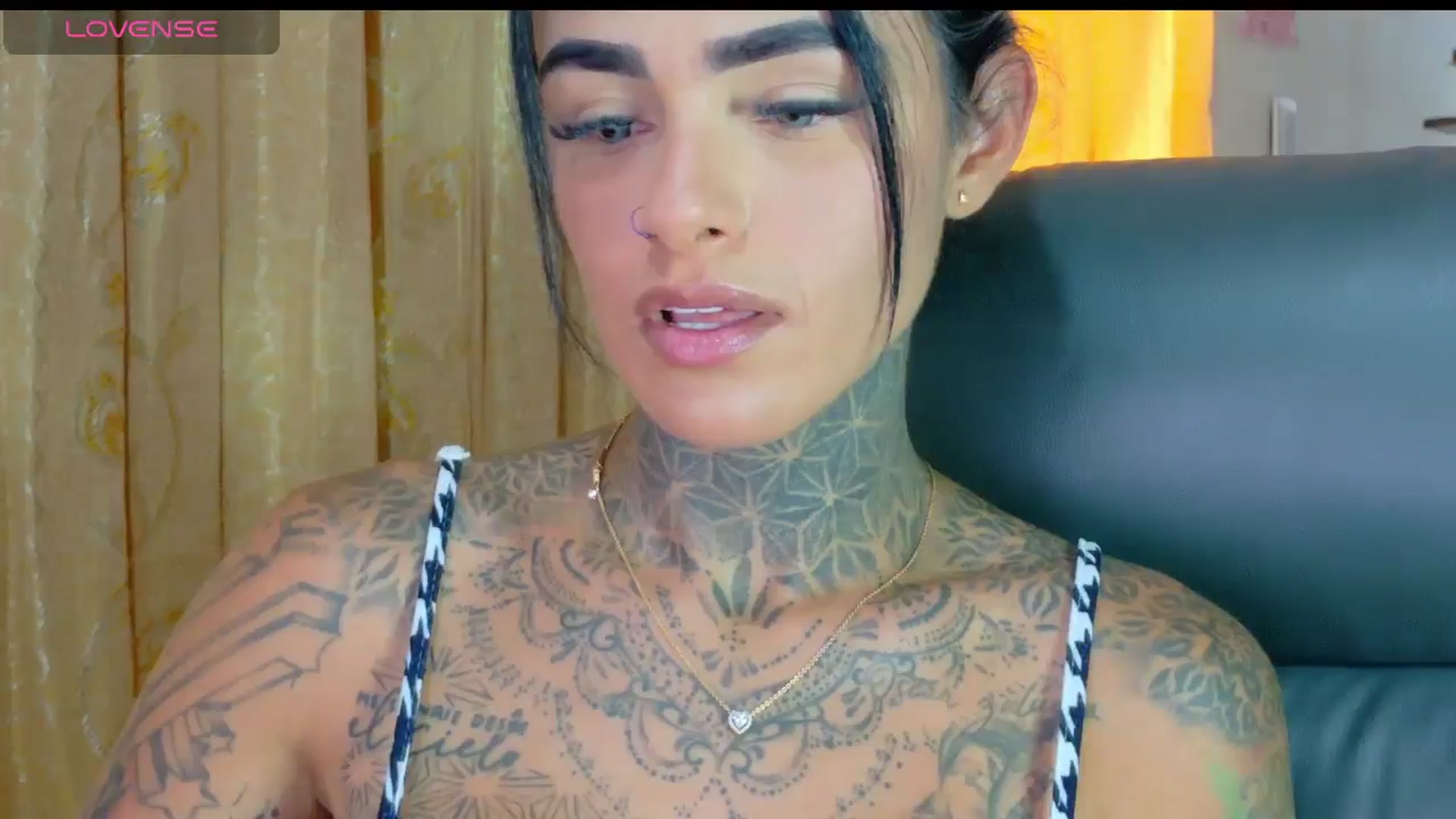 Gallery image thumbnail from LORETTA_1's myfreecams stream on, 04/15/2026, 19:33 image 17 of 20