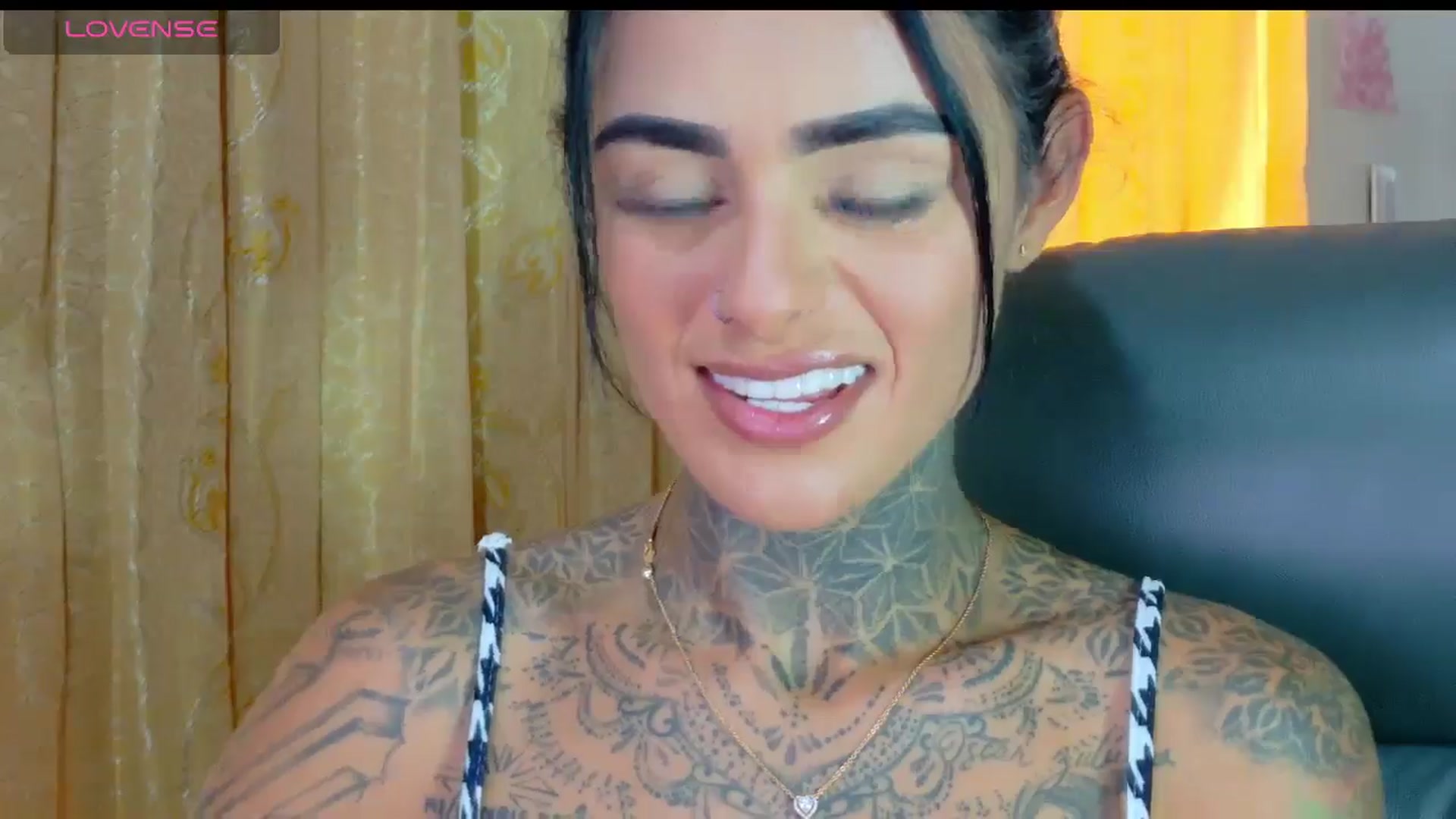 Gallery image thumbnail from LORETTA_1's myfreecams stream on, 04/15/2026, 19:33 image 15 of 20
