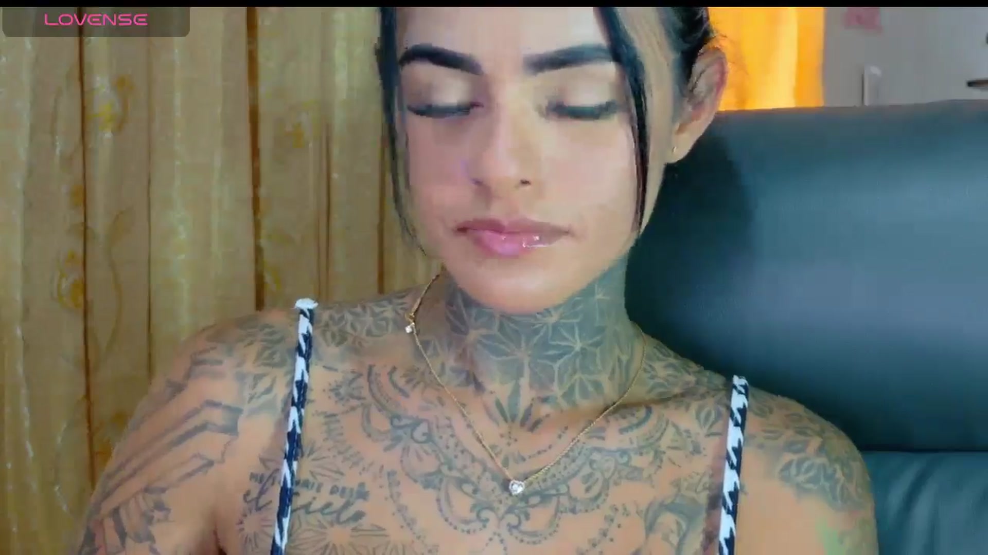 Gallery image thumbnail from LORETTA_1's myfreecams stream on, 04/15/2026, 19:33 image 18 of 20