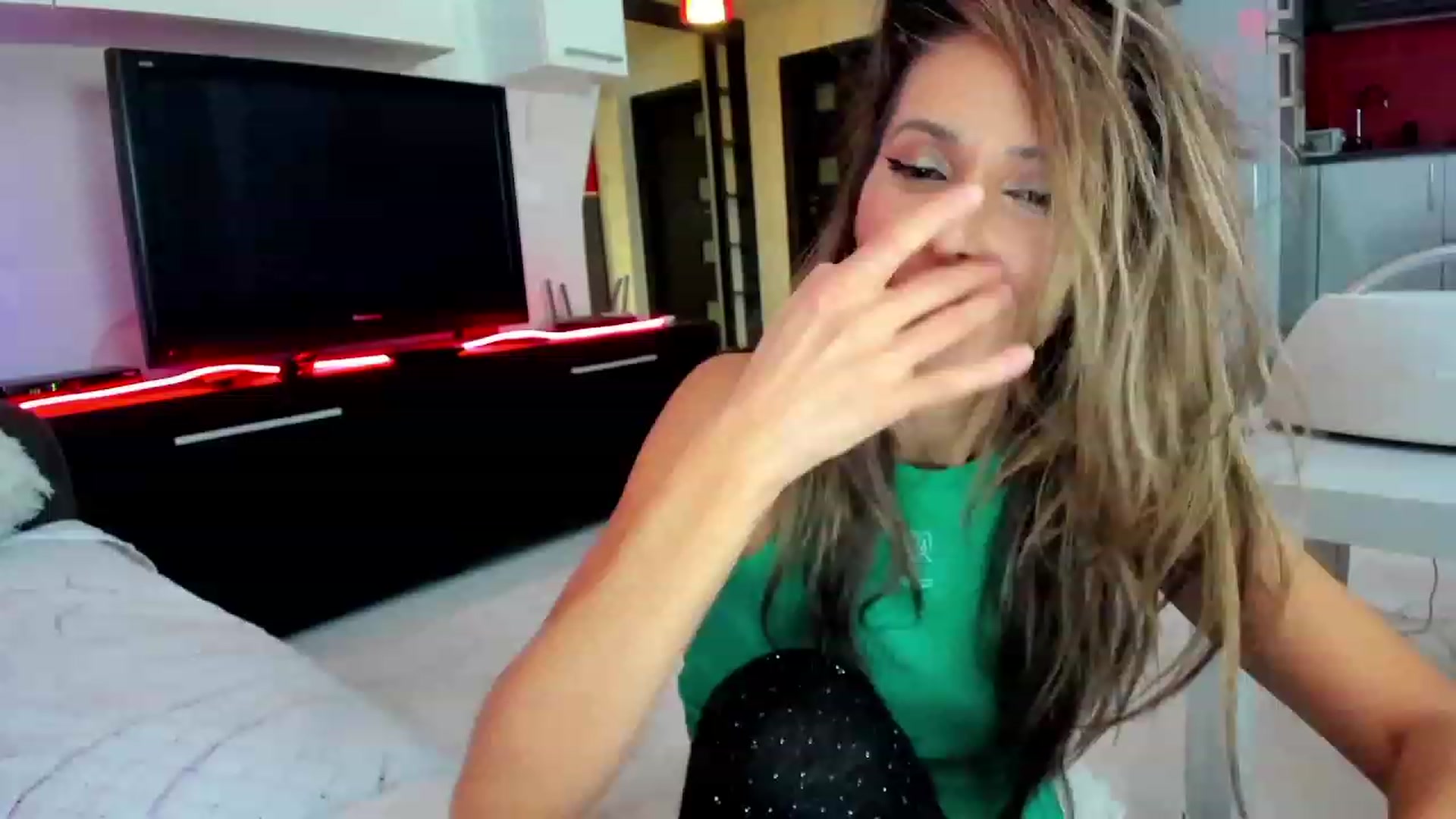 Gallery image thumbnail from LOVE4Romance's myfreecams stream on, 11/21/2023, 03:11 image 3 of 20