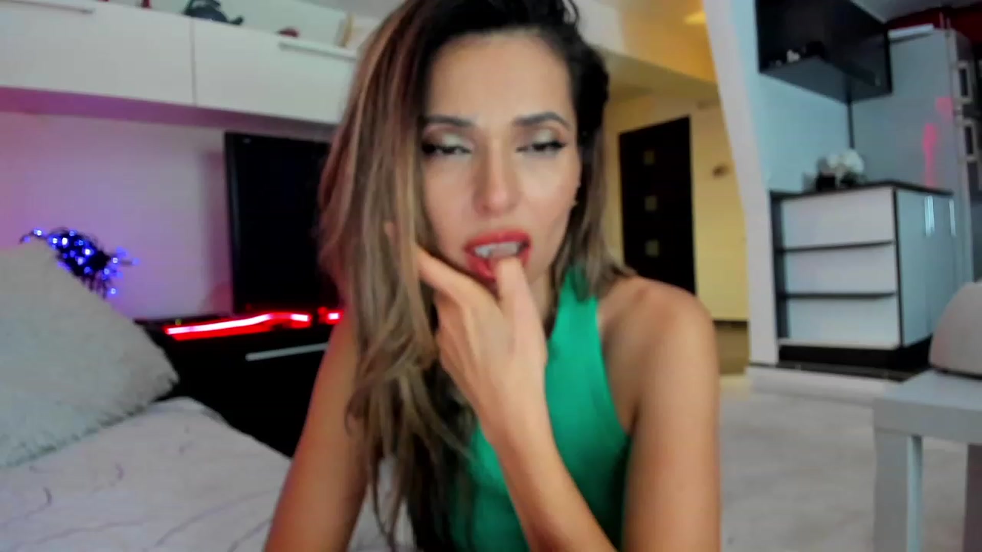 Gallery image thumbnail from LOVE4Romance's myfreecams stream on, 11/21/2023, 03:11 image 20 of 20