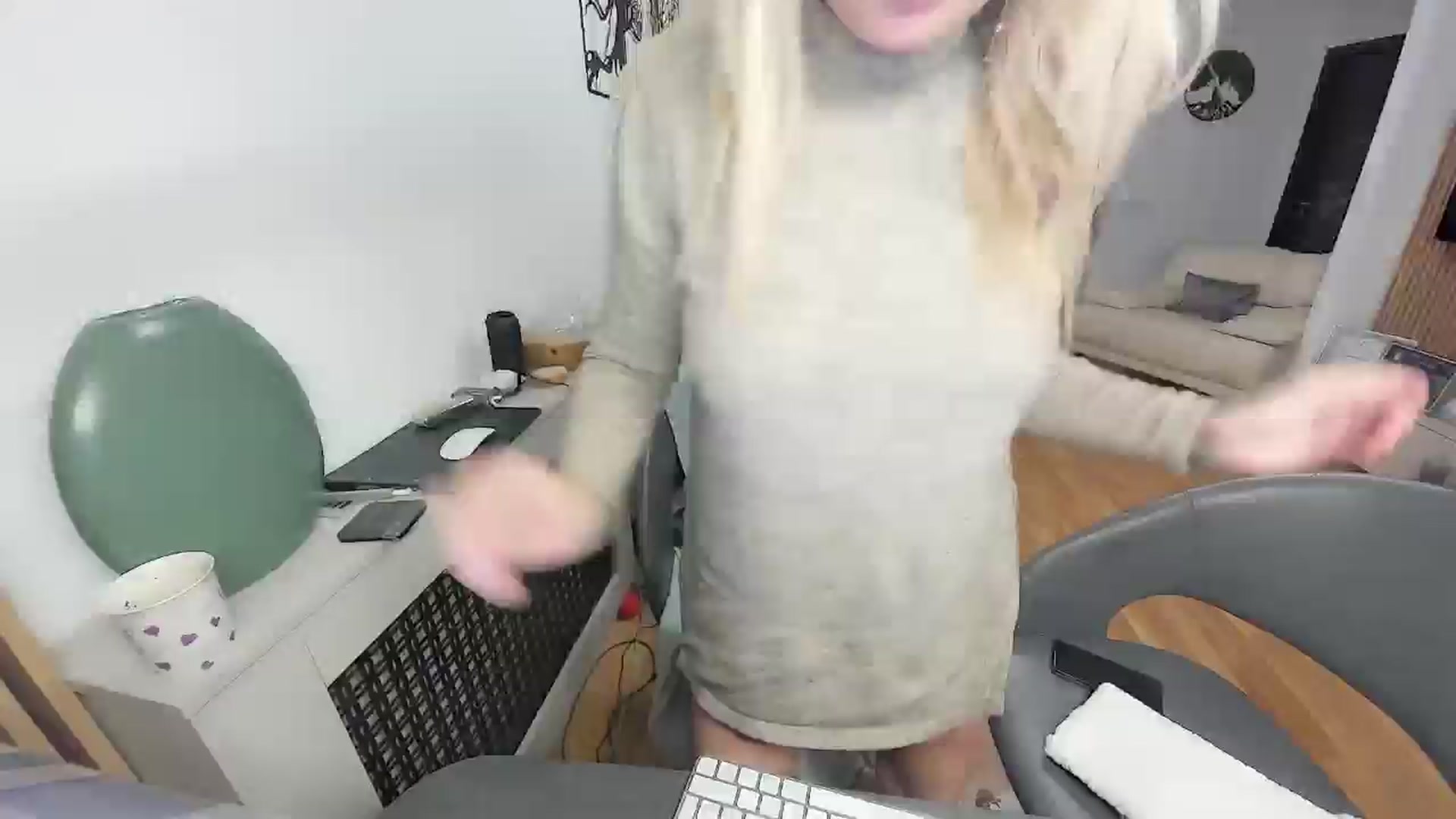Gallery image thumbnail from LOVE_CATALINA's myfreecams stream on, 12/14/2024, 15:43 image 17 of 20