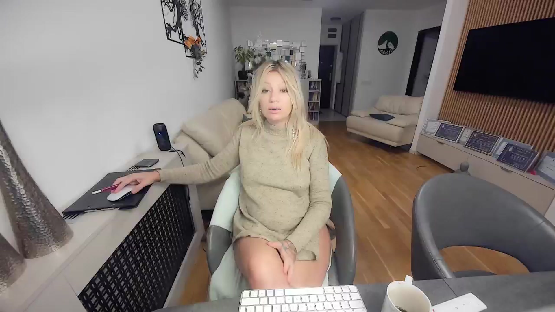 Gallery image thumbnail from LOVE_CATALINA's myfreecams stream on, 12/27/2024, 17:31 image 6 of 20