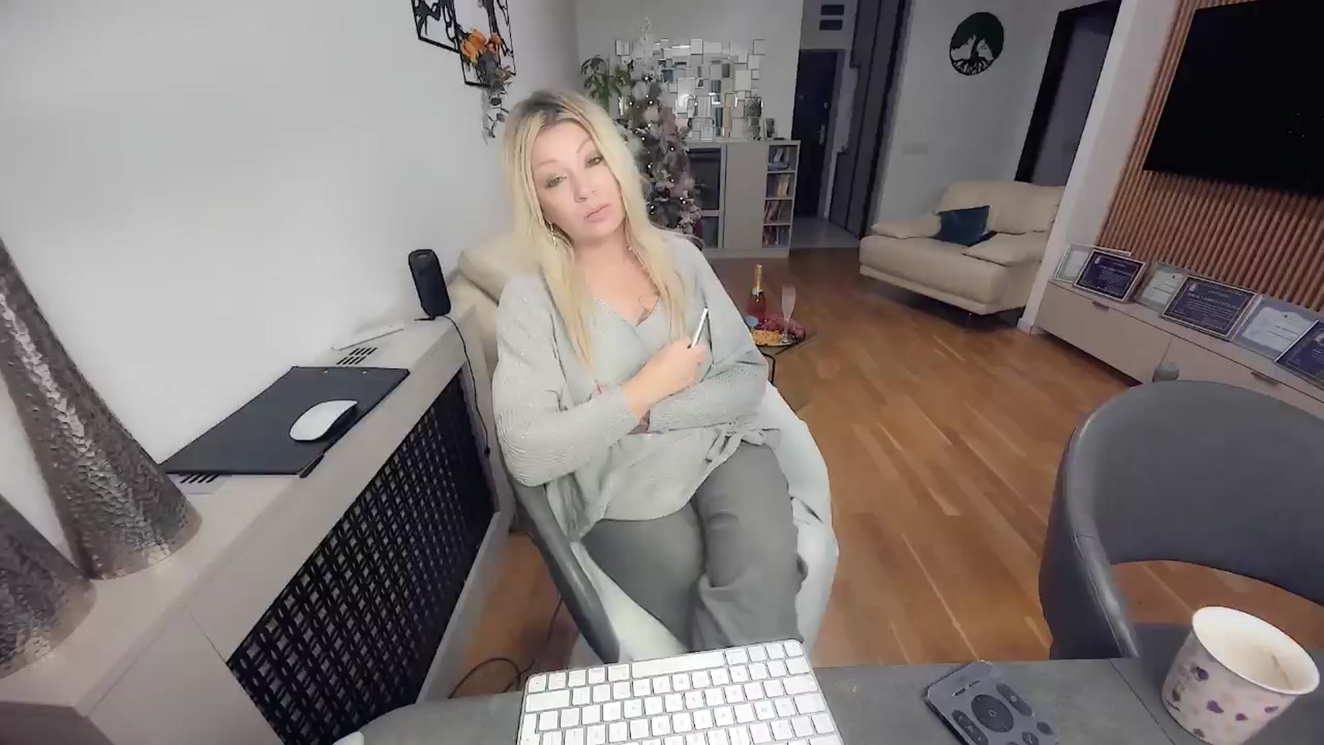 Gallery image thumbnail from LOVE_CATALINA's myfreecams stream on, 01/01/2025, 17:26 image 15 of 20