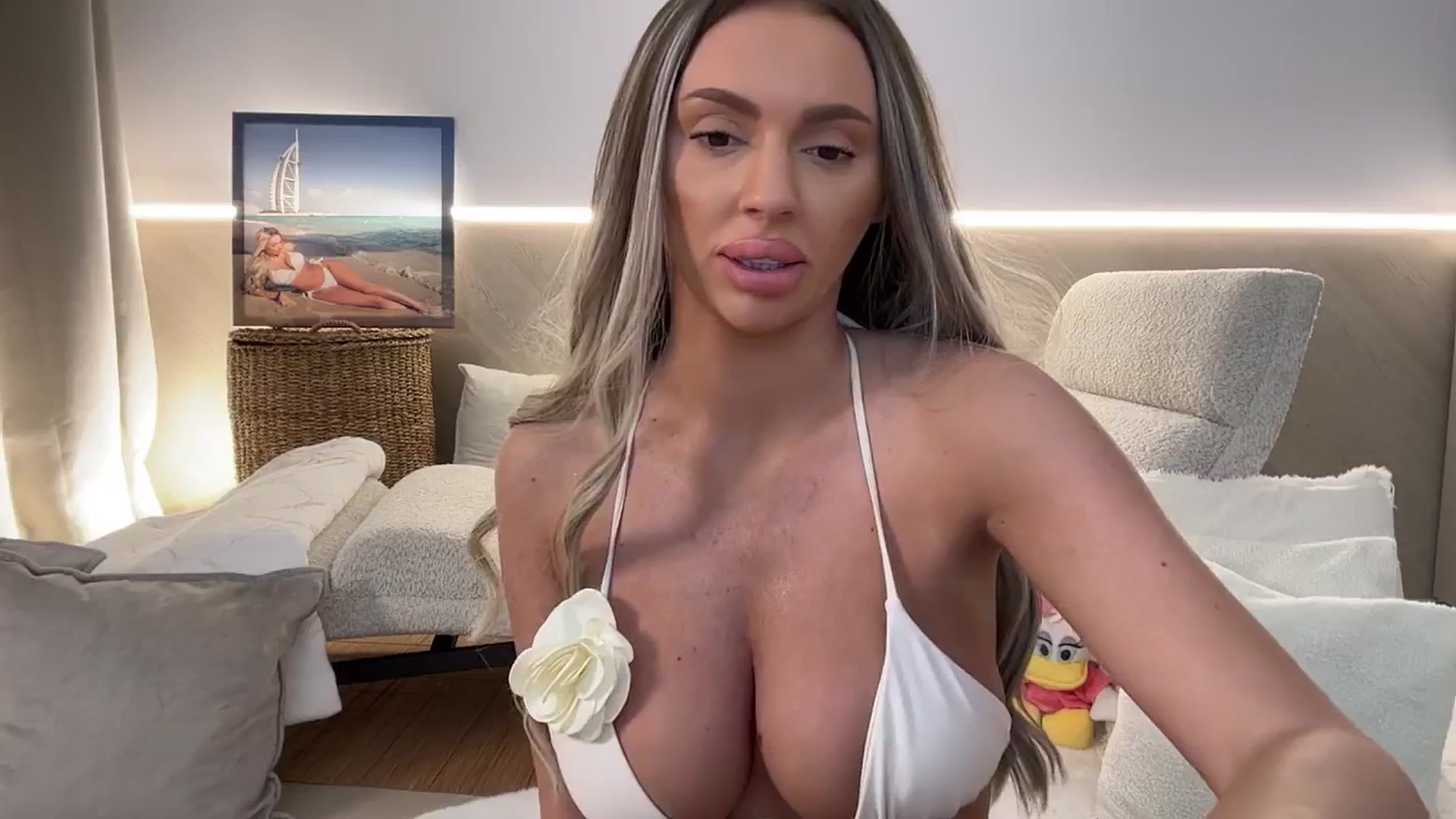 Gallery image thumbnail from LOVSELENA's myfreecams stream on, 02/18/2026, 23:38 image 12 of 20