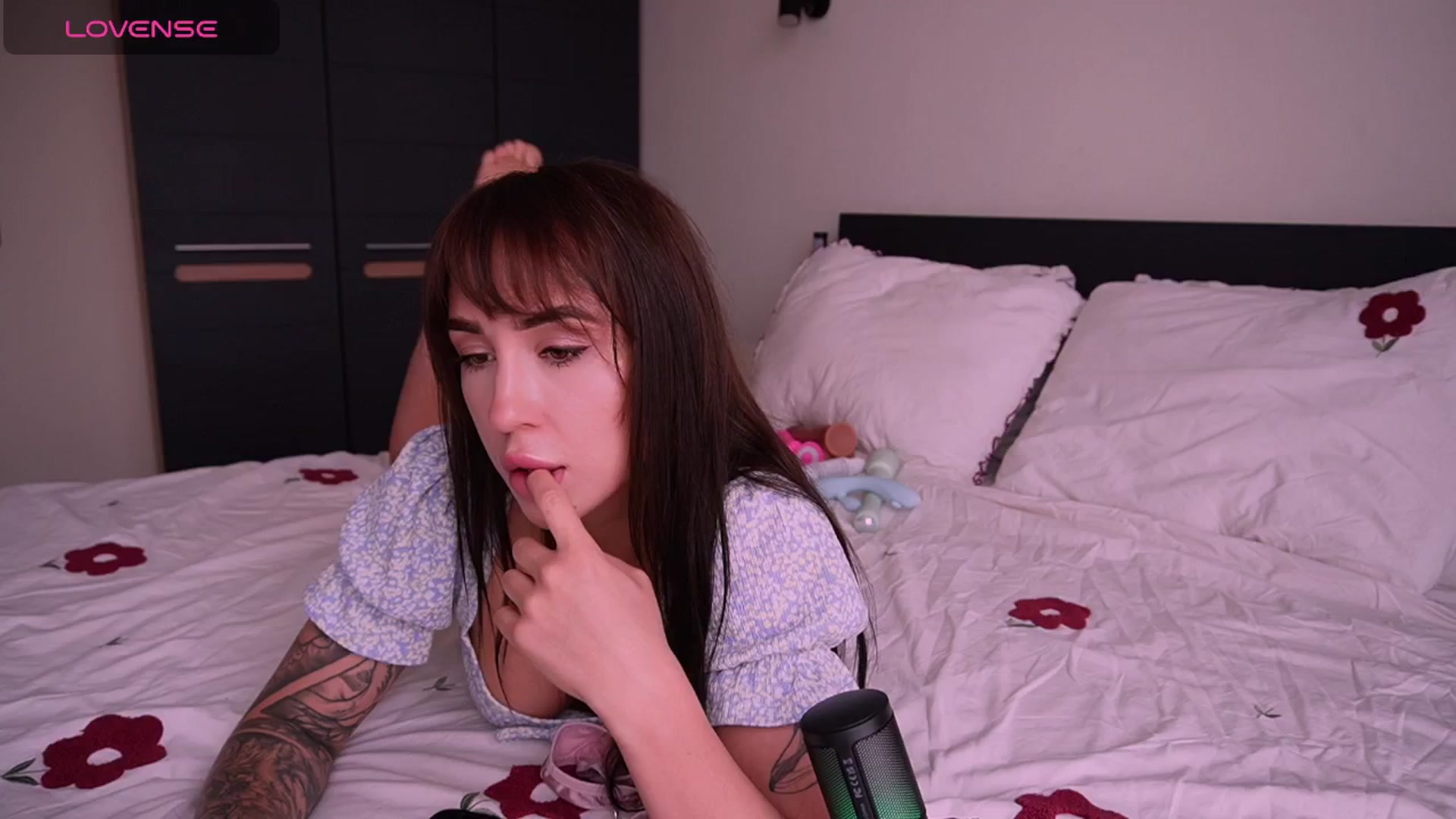 Gallery image thumbnail from LUNAGOLD57's myfreecams stream on, 06/17/2025, 08:34 image 1 of 20
