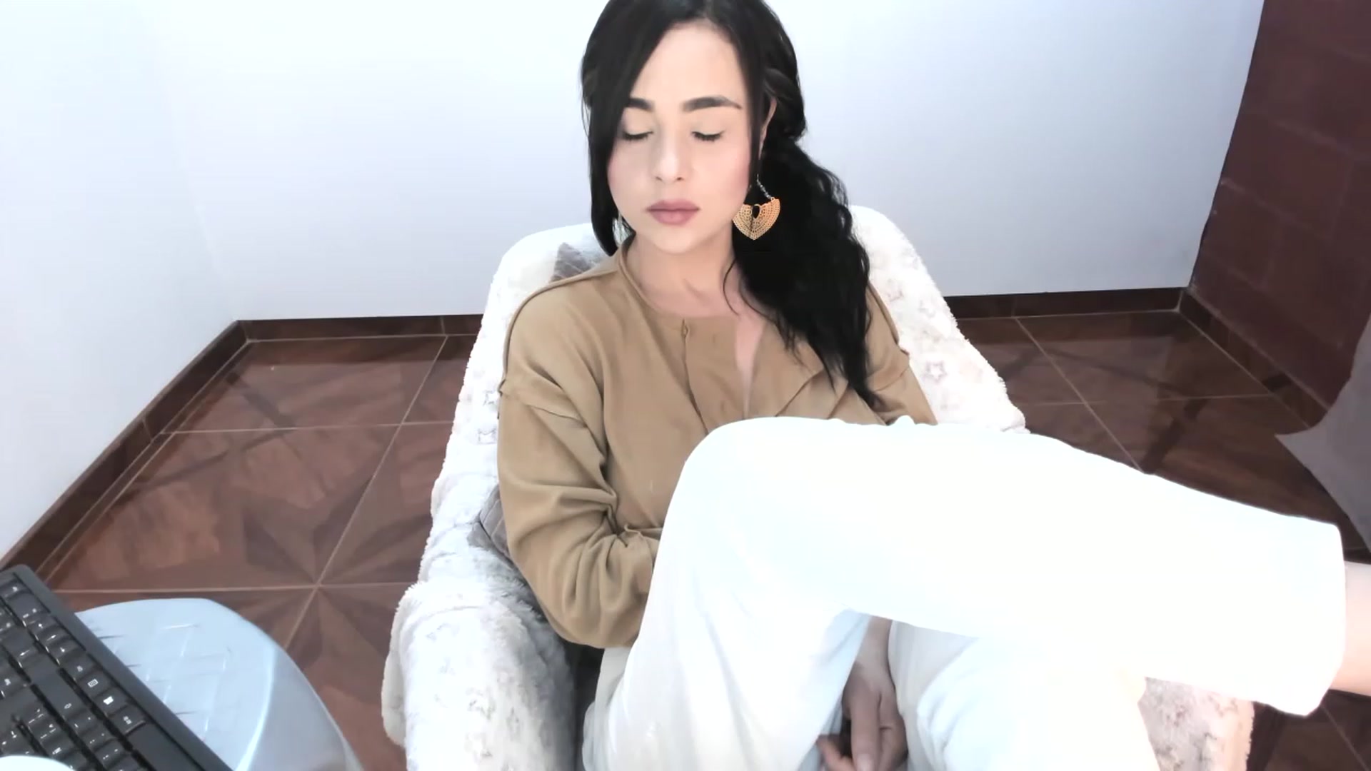 Gallery image thumbnail from LUSCIOUS84's myfreecams stream on, 05/30/2023, 22:11 image 3 of 20