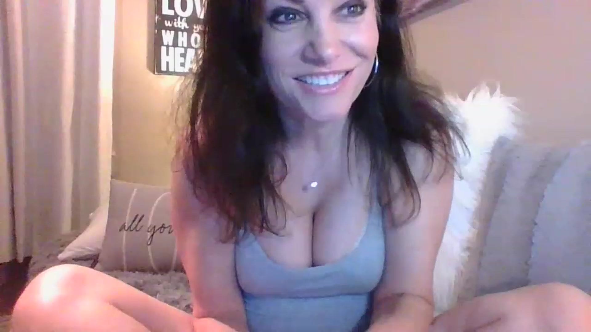 Gallery image thumbnail from LVDOLL's myfreecams stream on, 11/28/2022, 07:13 image 12 of 20