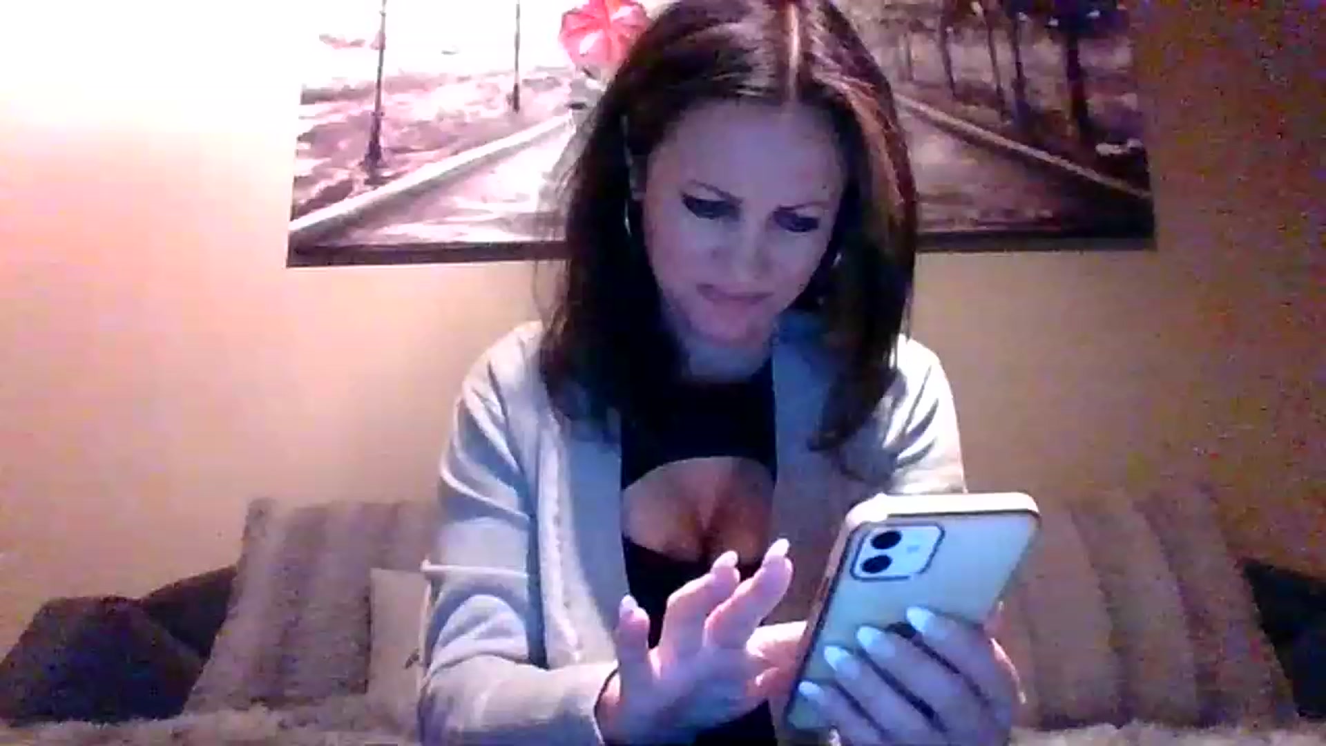 Gallery image thumbnail from LVDOLL's myfreecams stream on, 12/19/2022, 05:41 image 5 of 20