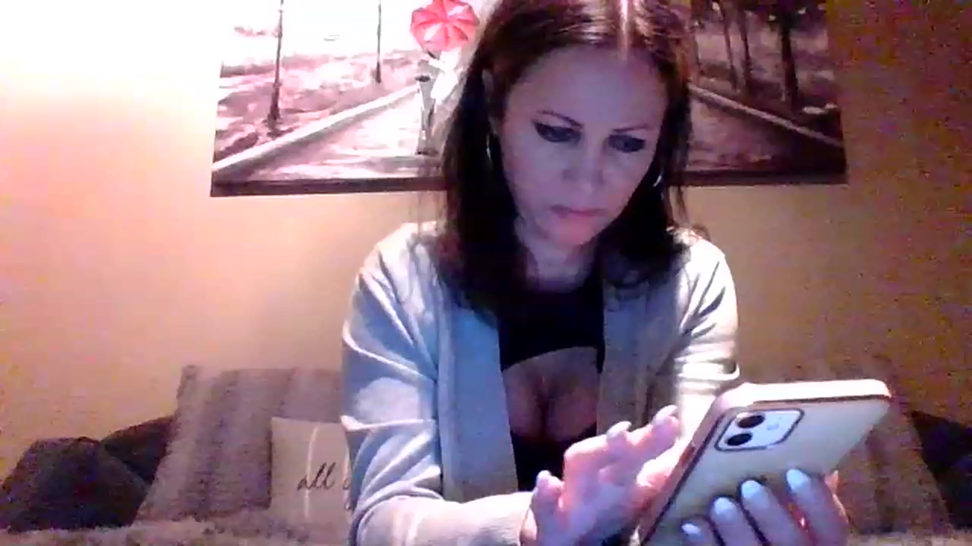 Gallery image thumbnail from LVDOLL's myfreecams stream on, 12/19/2022, 05:41 image 1 of 20