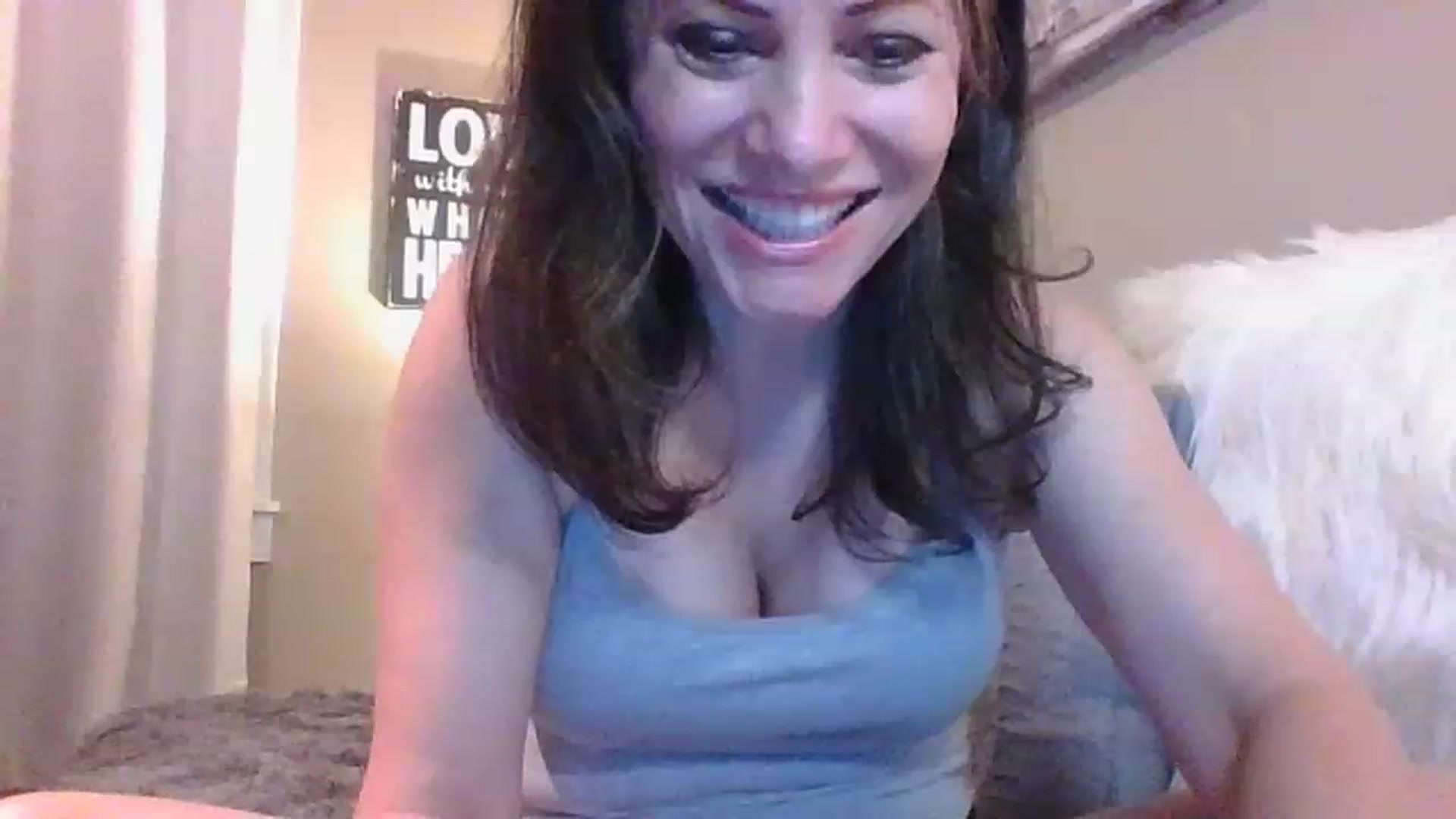 Gallery image thumbnail from LVDOLL's myfreecams stream on, 12/29/2022, 07:15 image 16 of 20
