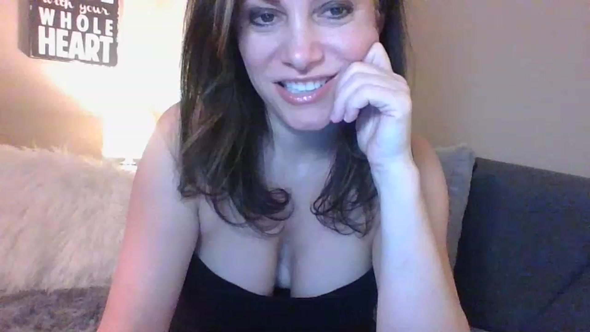 Gallery image thumbnail from LVDOLL's myfreecams stream on, 01/05/2023, 03:59 image 14 of 20