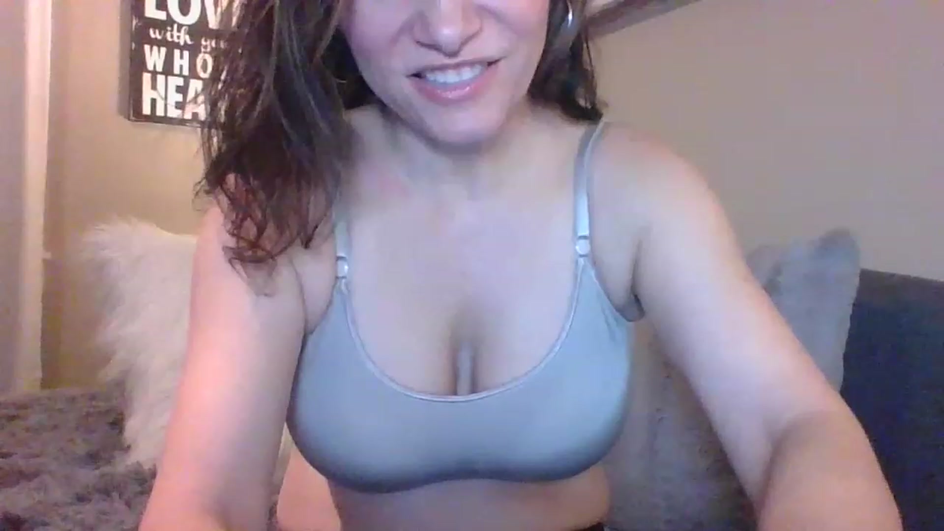 Gallery image thumbnail from LVDOLL's myfreecams stream on, 01/06/2023, 06:37 image 12 of 20