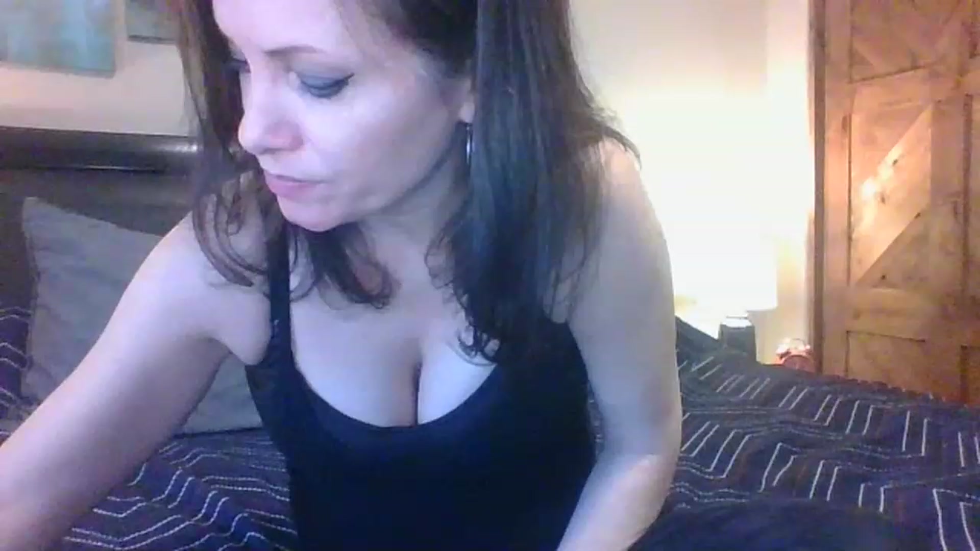 Gallery image thumbnail from LVDOLL's myfreecams stream on, 03/13/2023, 20:20 image 19 of 20