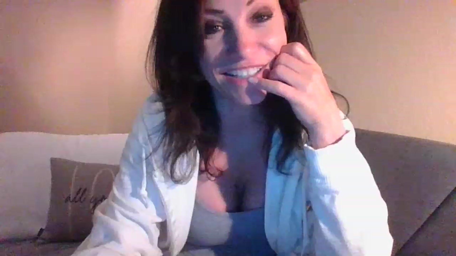 Gallery image thumbnail from LVDOLL's myfreecams stream on, 05/03/2023, 03:14 image 12 of 20