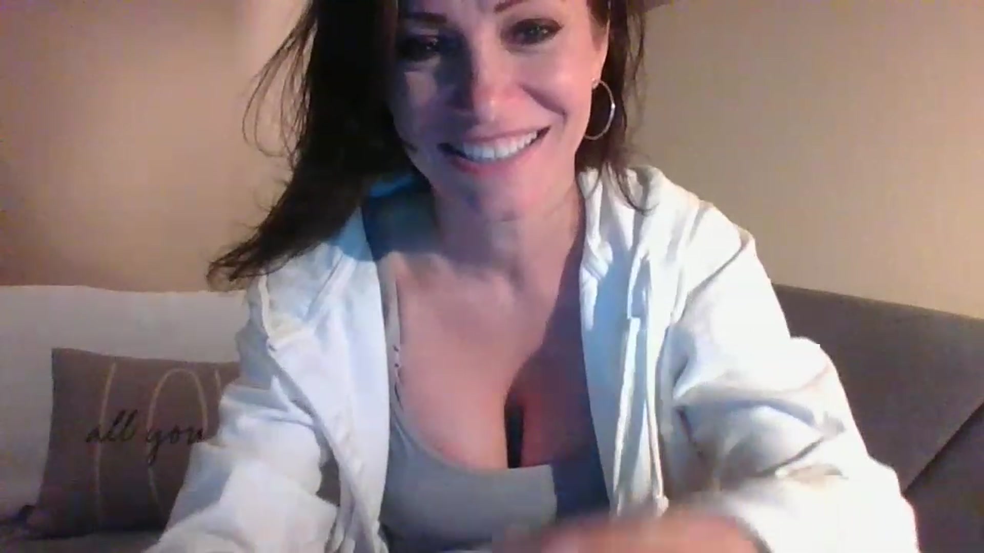 Gallery image thumbnail from LVDOLL's myfreecams stream on, 05/03/2023, 03:14 image 13 of 20
