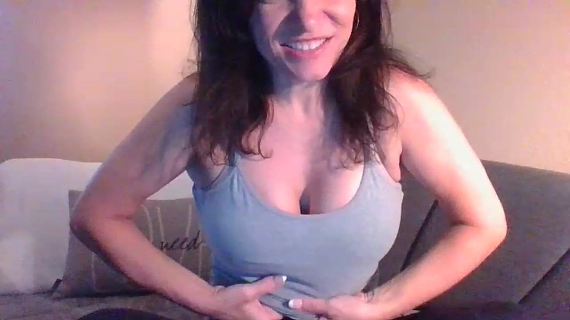 Gallery image thumbnail from LVDOLL's myfreecams stream on, 05/03/2023, 03:14 image 2 of 20