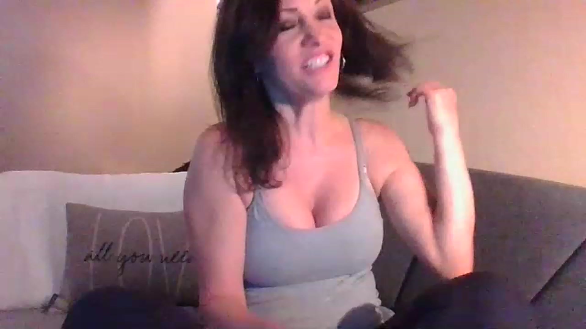 Gallery image thumbnail from LVDOLL's myfreecams stream on, 05/03/2023, 03:14 image 5 of 20