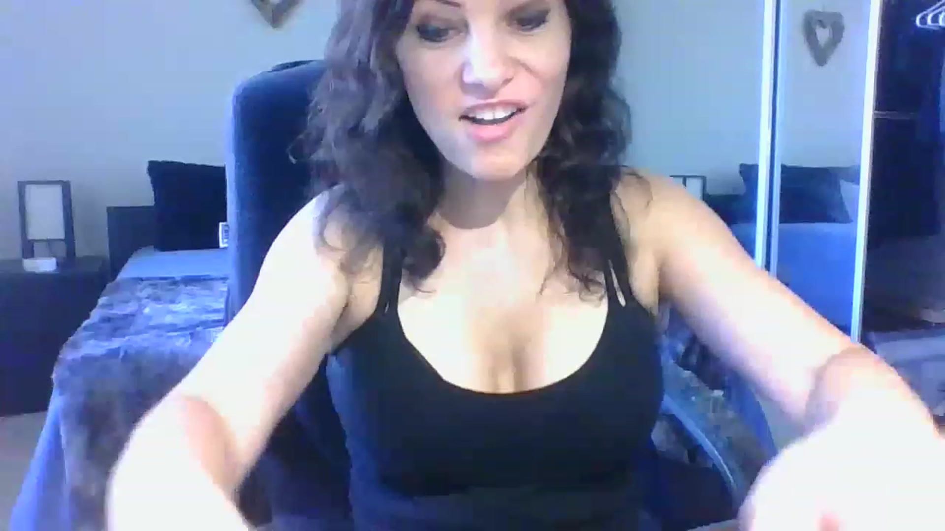 Gallery image thumbnail from LVDOLL's myfreecams stream on, 05/06/2023, 23:04 image 18 of 20