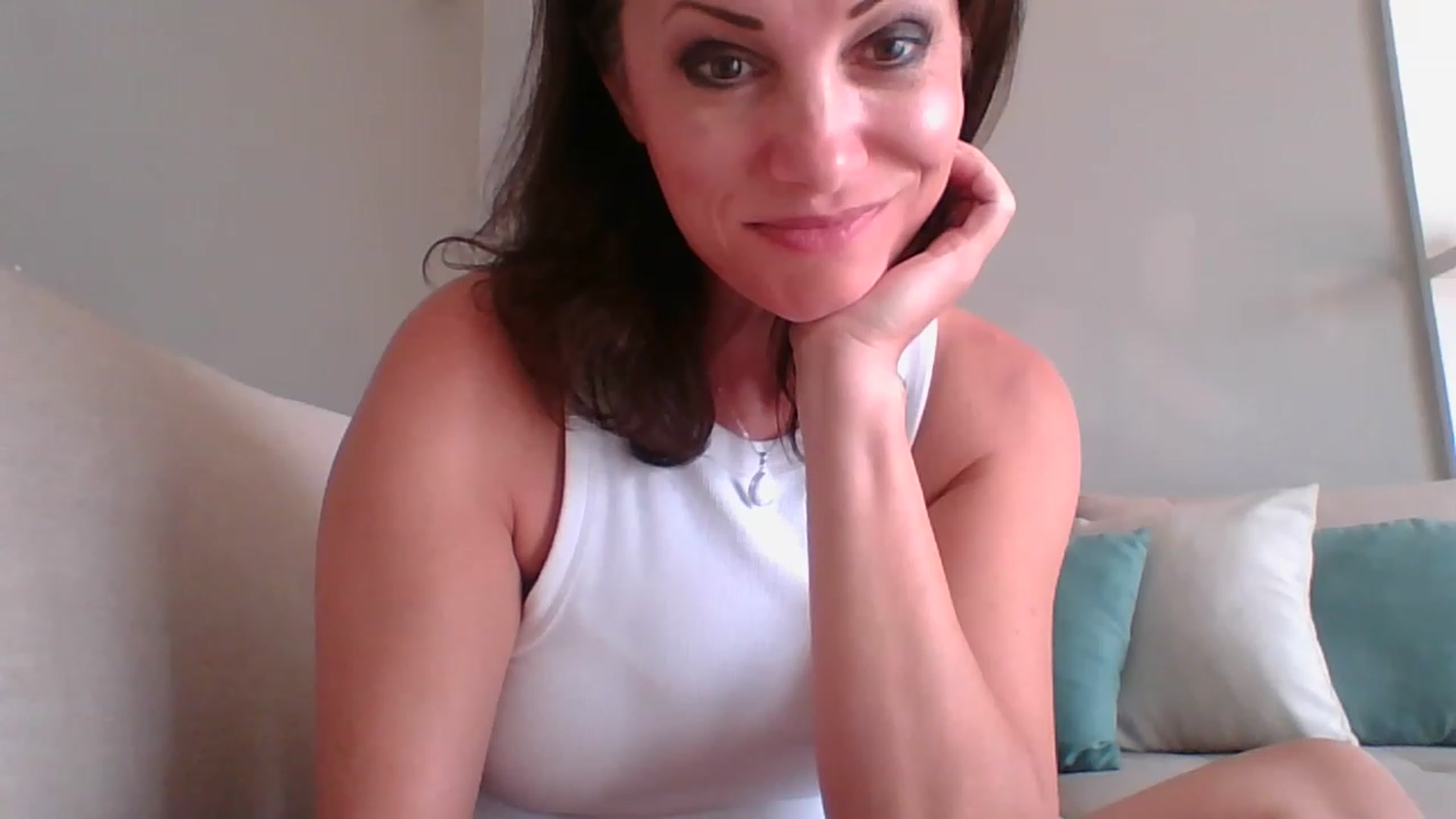 Gallery image thumbnail from LVDOLL's myfreecams stream on, 06/18/2023, 21:18 image 4 of 20