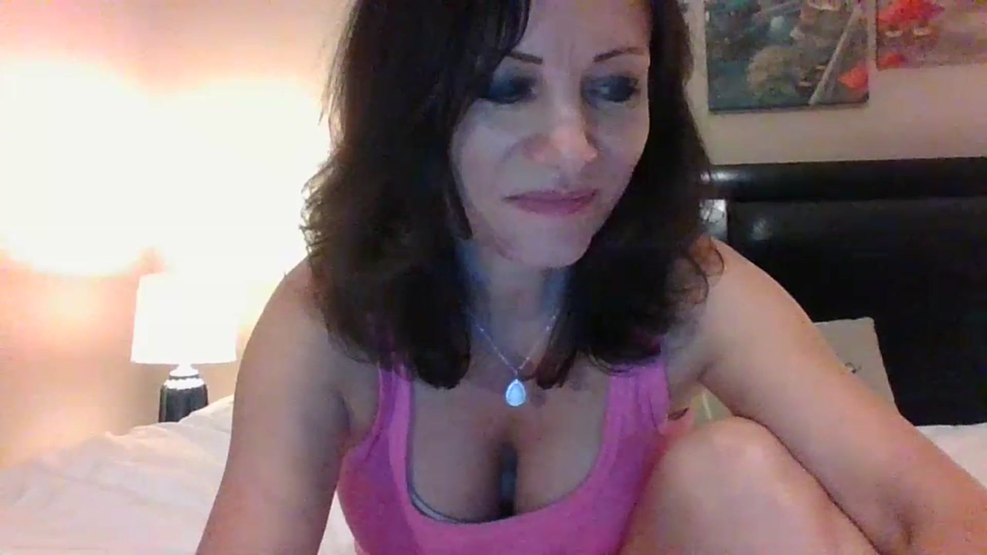 Gallery image thumbnail from LVDOLL's myfreecams stream on, 07/04/2023, 03:57 image 12 of 20
