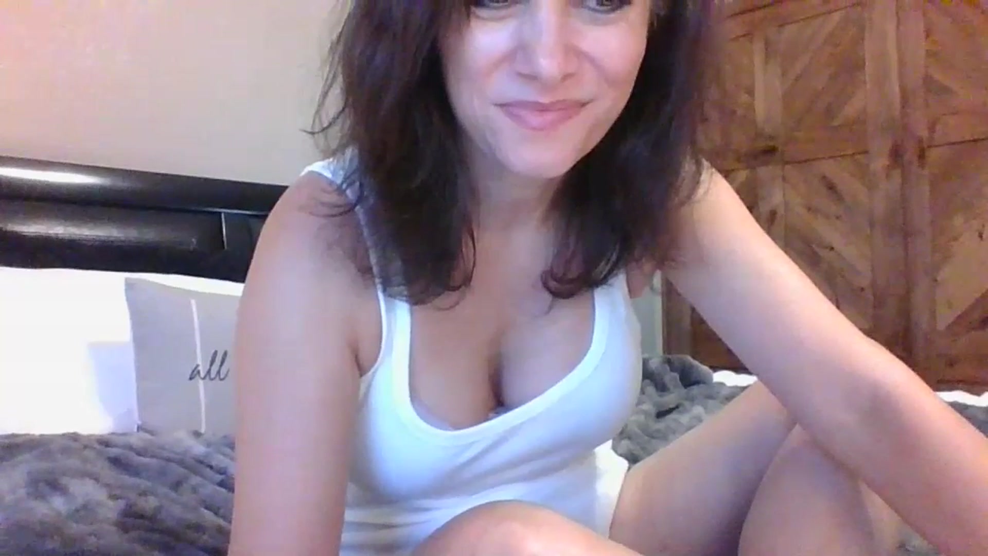 Gallery image thumbnail from LVDOLL's myfreecams stream on, 07/16/2023, 24:05 image 17 of 20