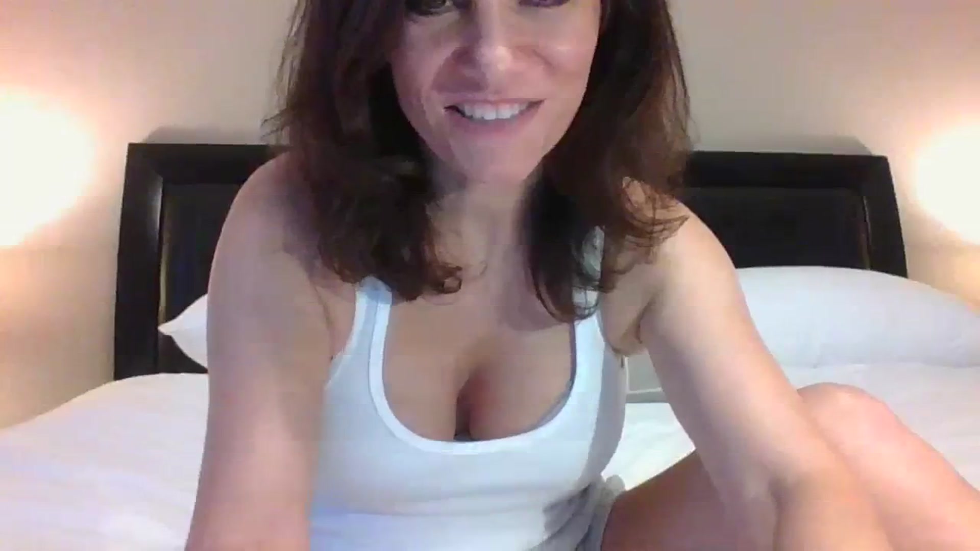 Gallery image thumbnail from LVDOLL's myfreecams stream on, 08/04/2023, 01:32 image 10 of 20