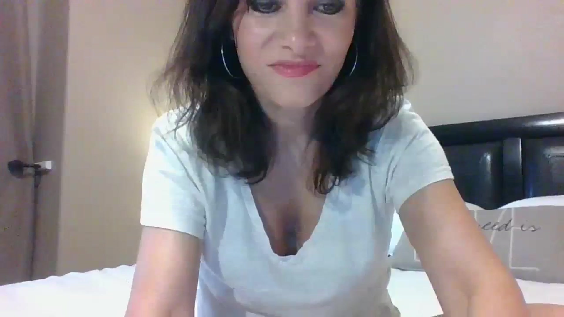 Gallery image thumbnail from LVDOLL's myfreecams stream on, 08/04/2023, 21:00 image 12 of 20
