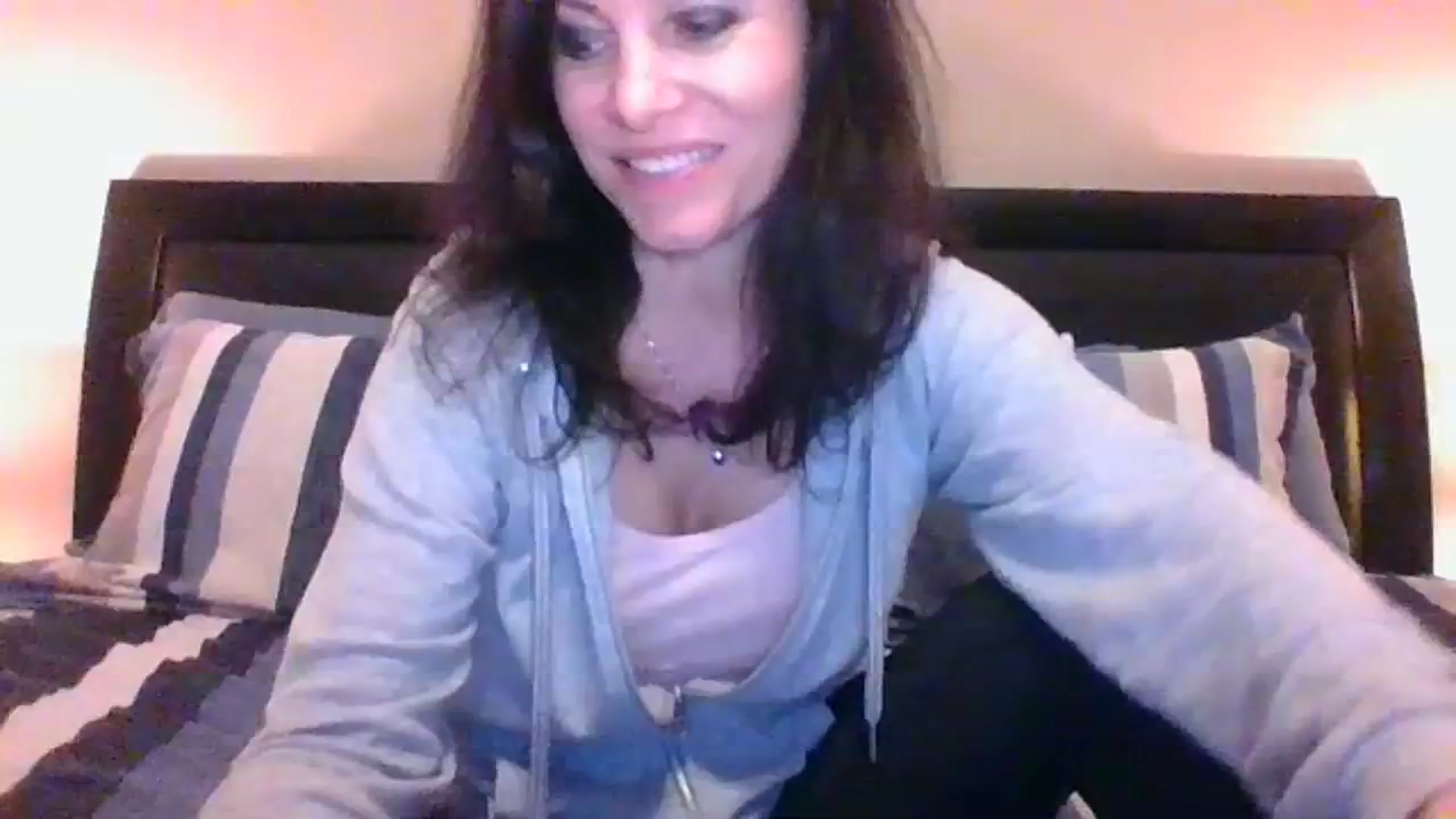 Gallery image thumbnail from LVDOLL's myfreecams stream on, 11/20/2023, 04:06 image 1 of 20
