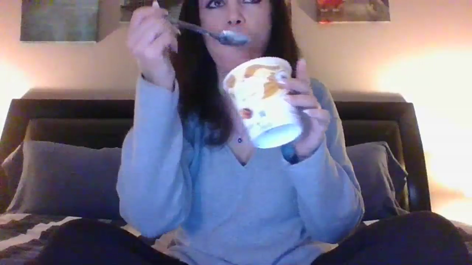 Gallery image thumbnail from LVDOLL's myfreecams stream on, 01/01/2024, 24:58 image 6 of 20